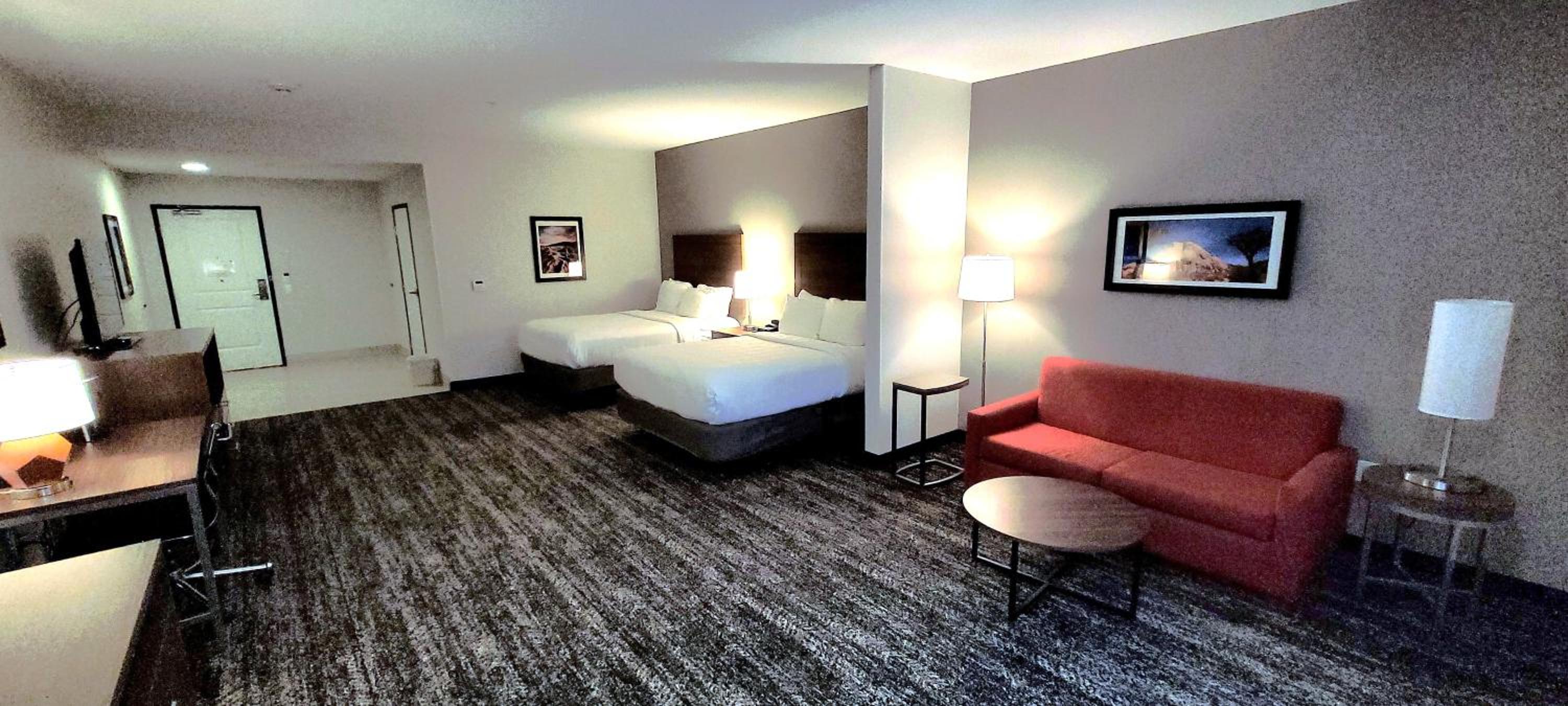 Queen Suite with Two Queen Beds and Sofa Bed - Disability Access/Non-Smoking - Photo 3