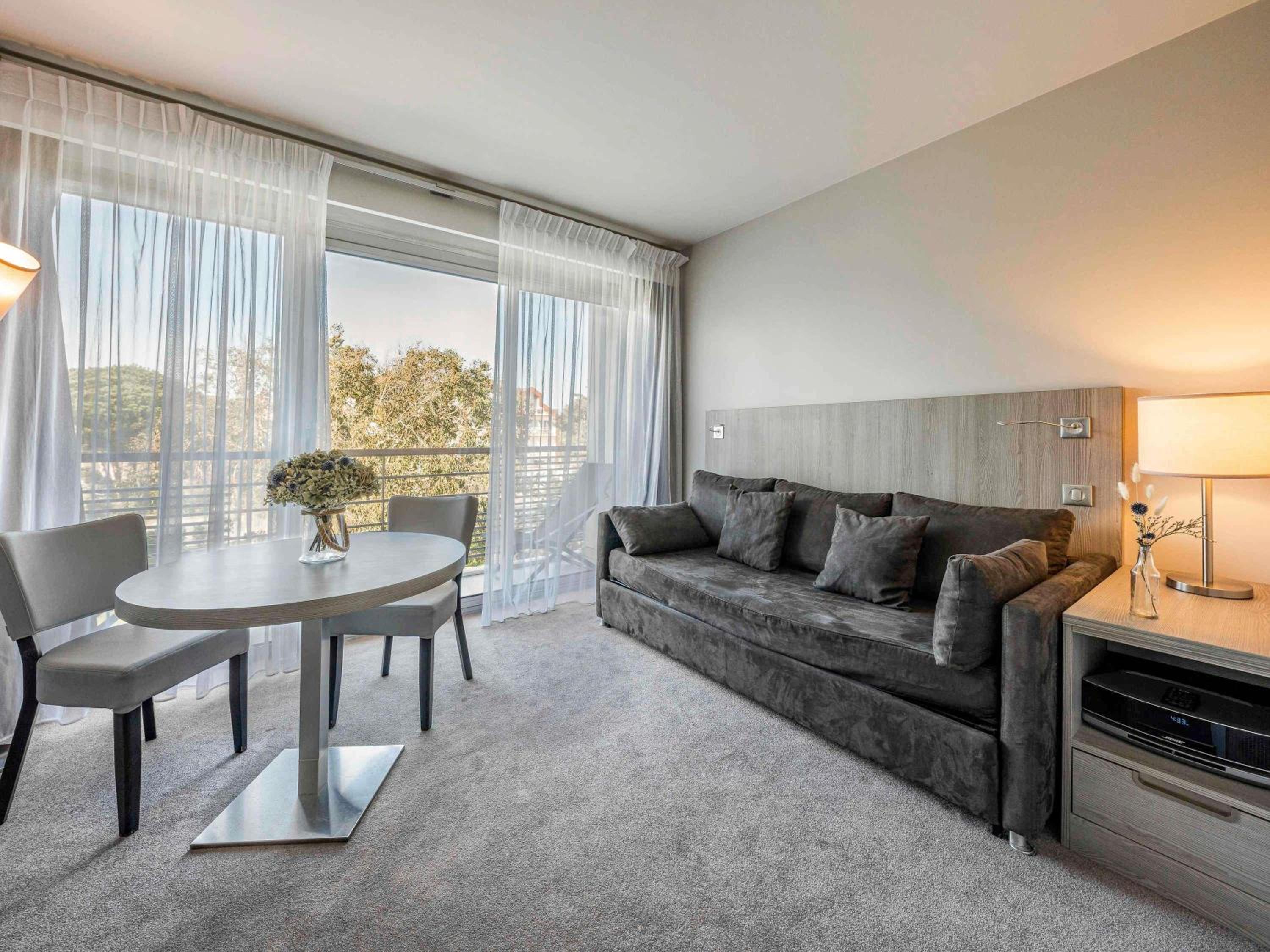 Classic Suite with Inland View and Sofa Bed - Photo 10