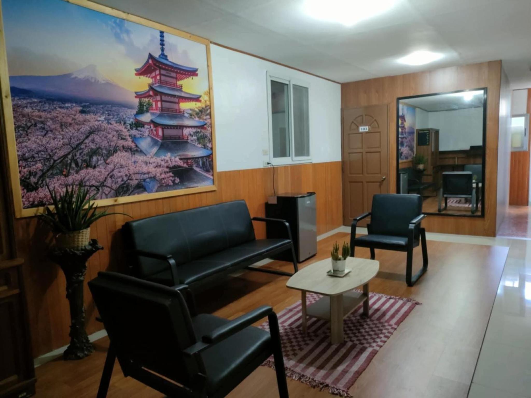 Family Room photo 2