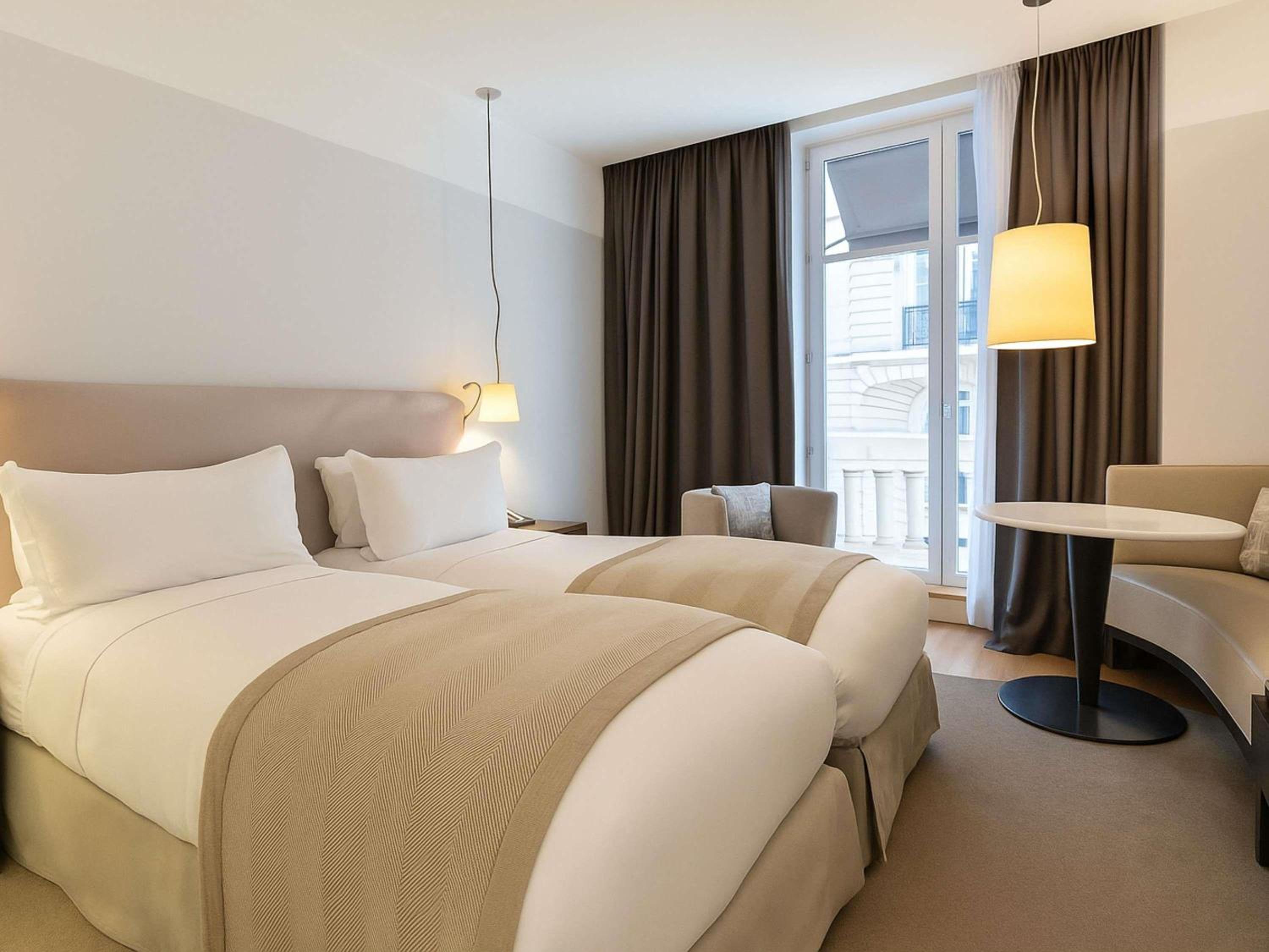 Sofitel Paris Arc De Triomphe bedroom photo
