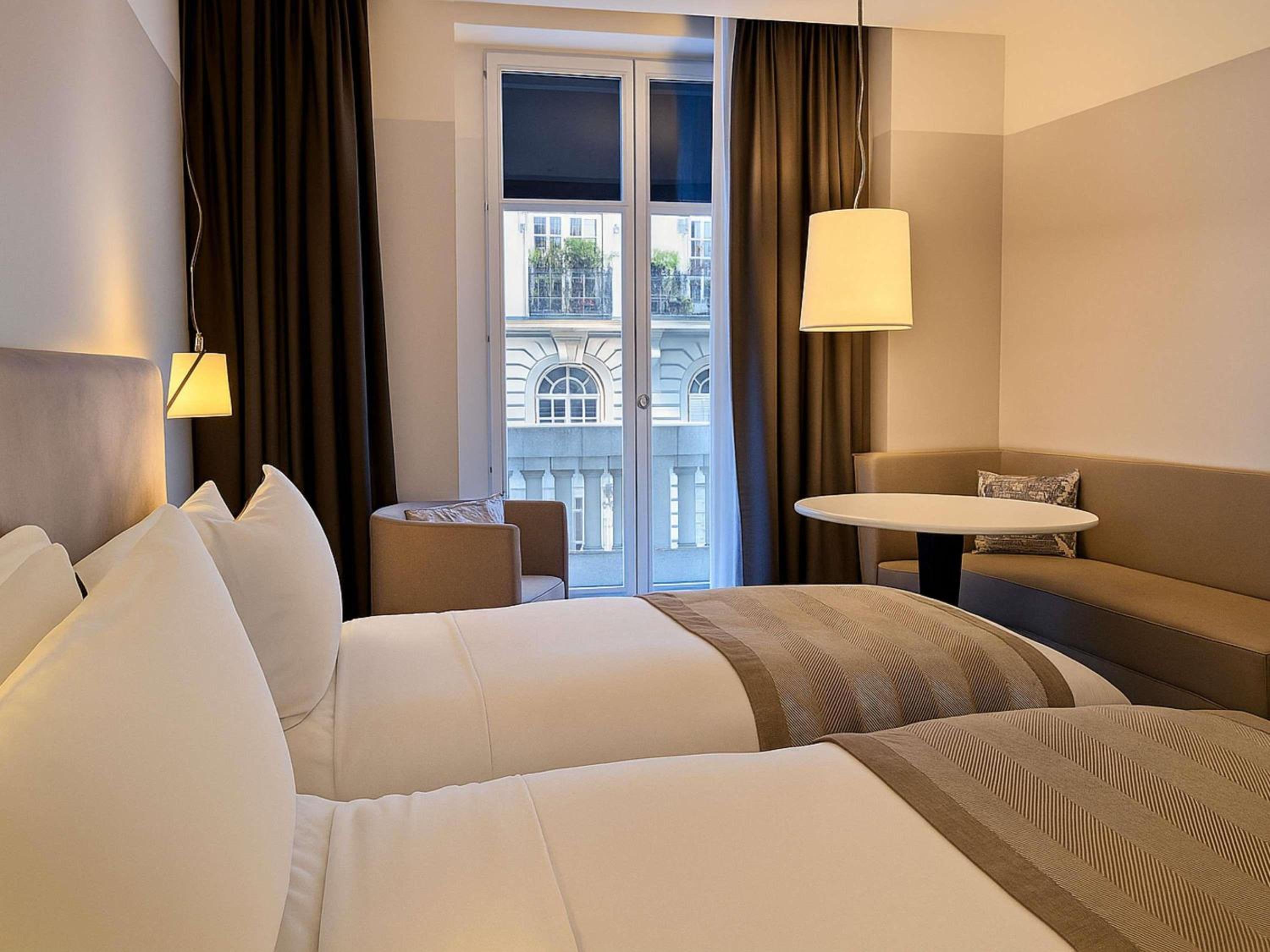 Sofitel Paris Arc De Triomphe bedroom photo