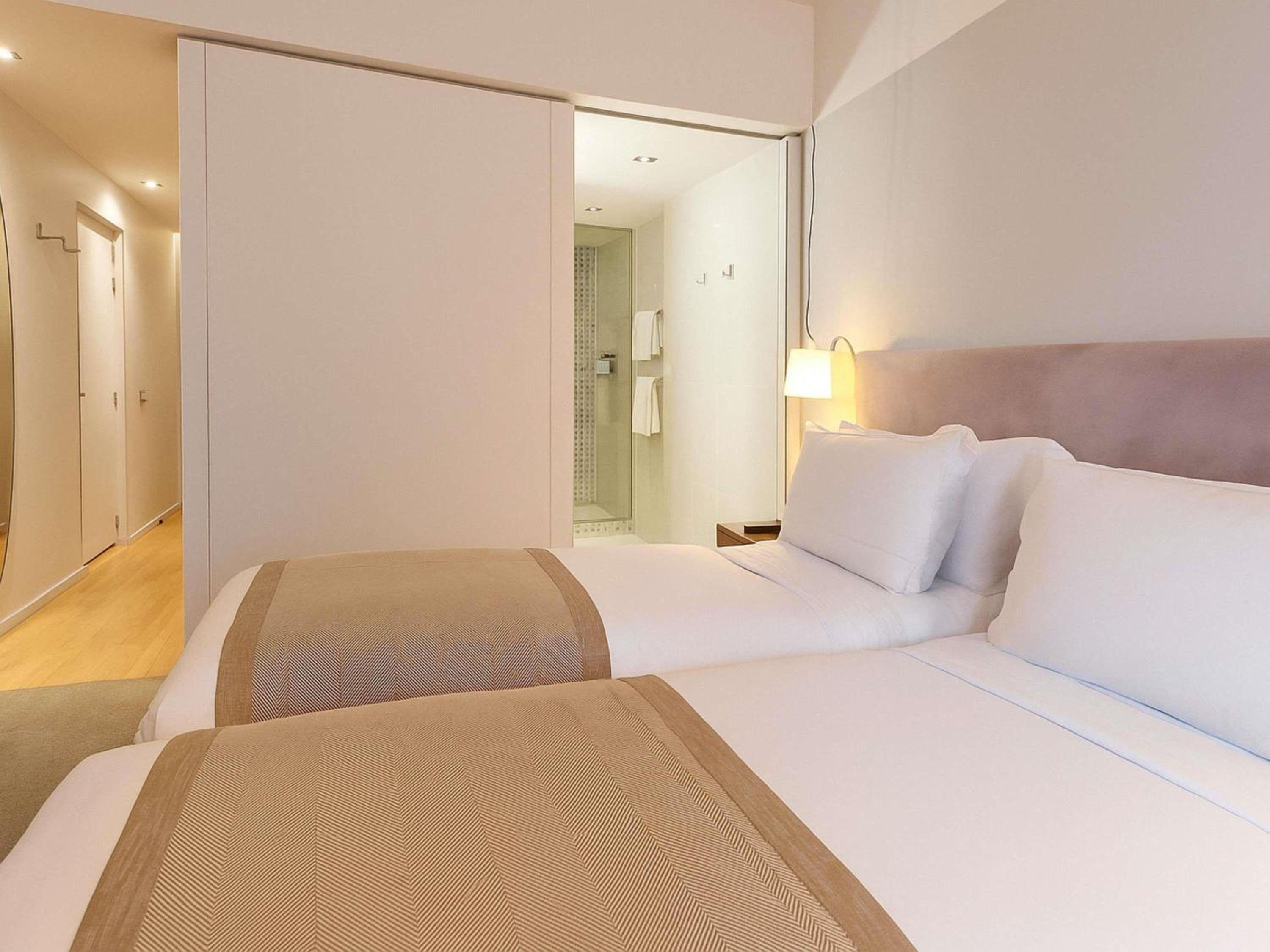 Sofitel Paris Arc De Triomphe bedroom photo