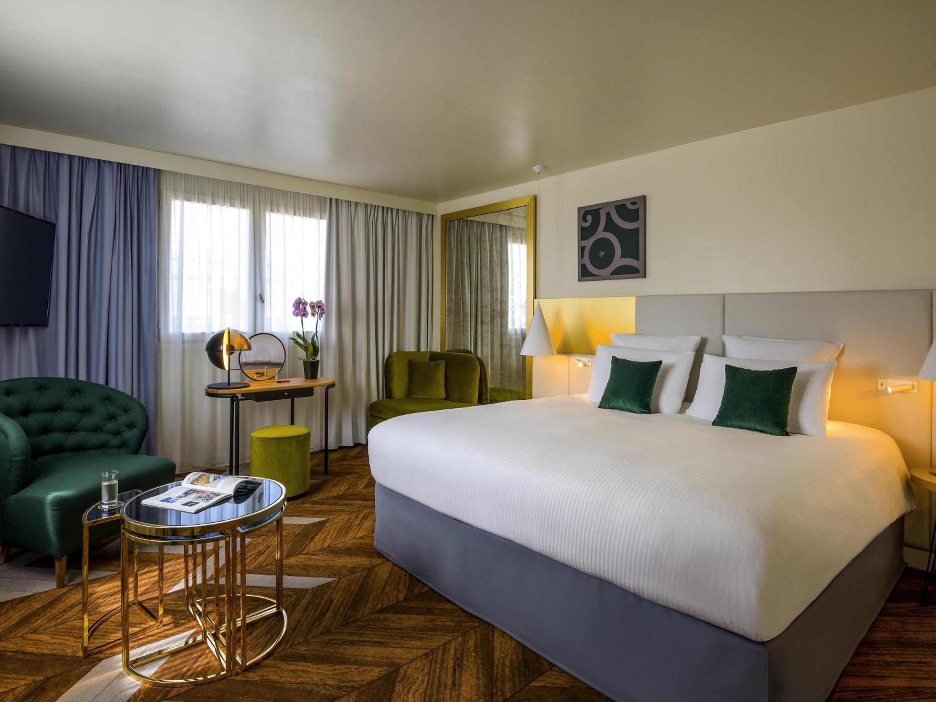 King Suite with Double Sofa Bed