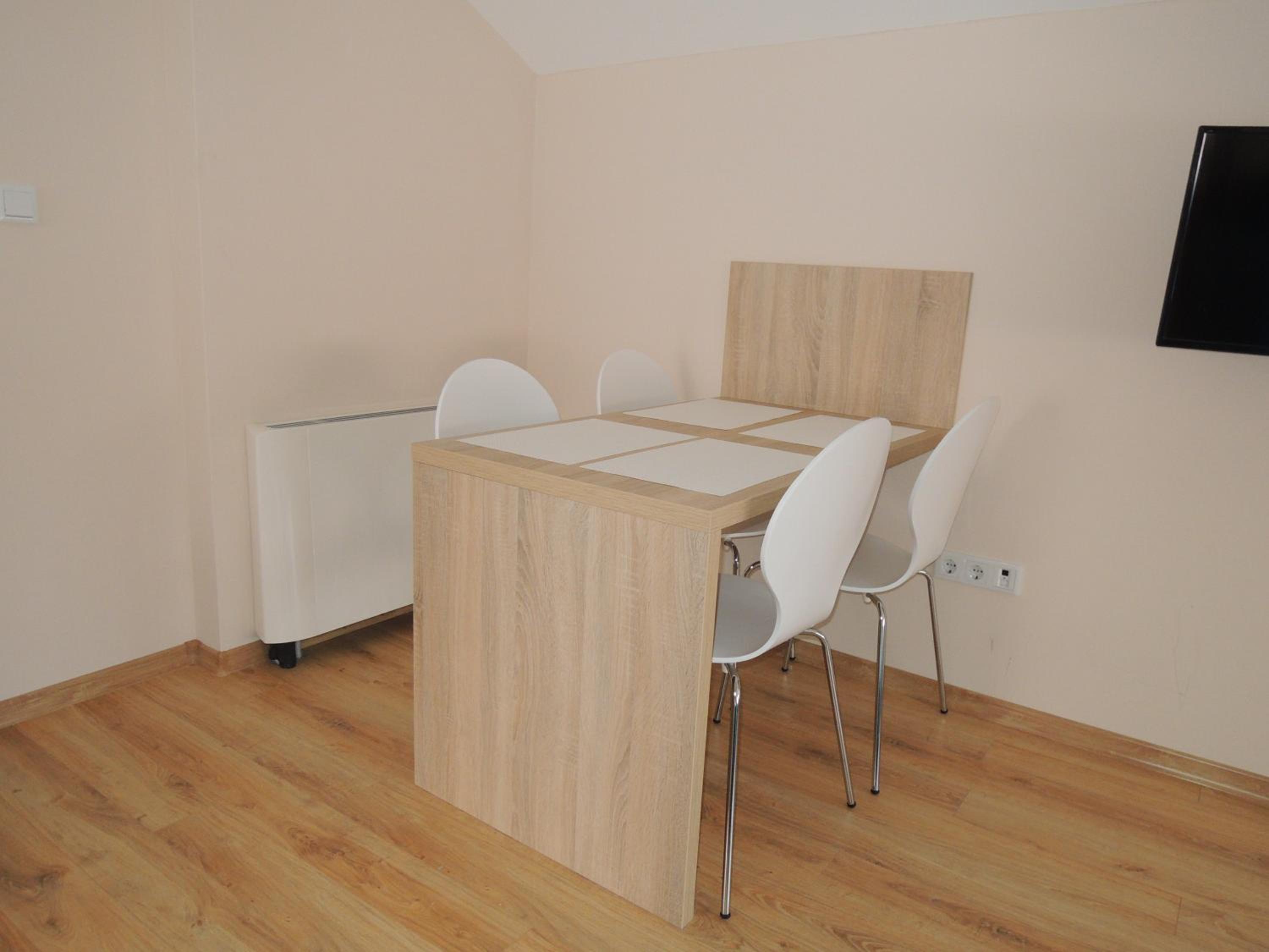 One-Bedroom Apartment - Photo 3