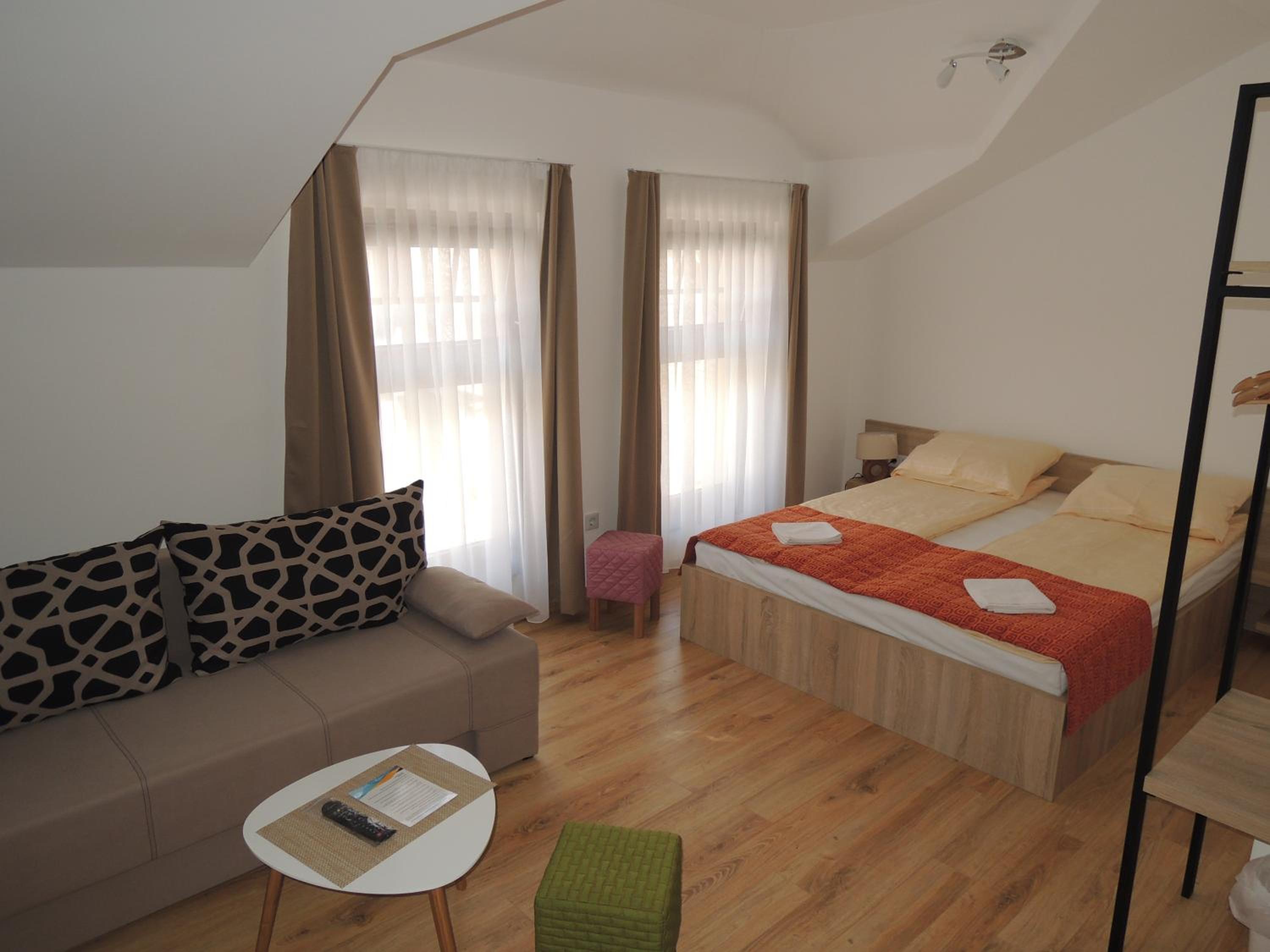 Studio Apartment - Photo 3