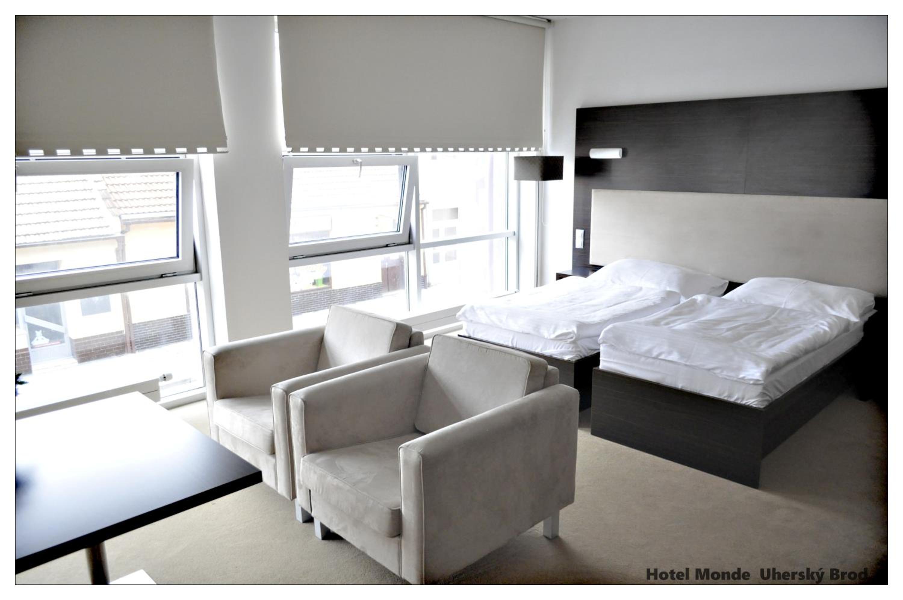 Suite - Photo 10