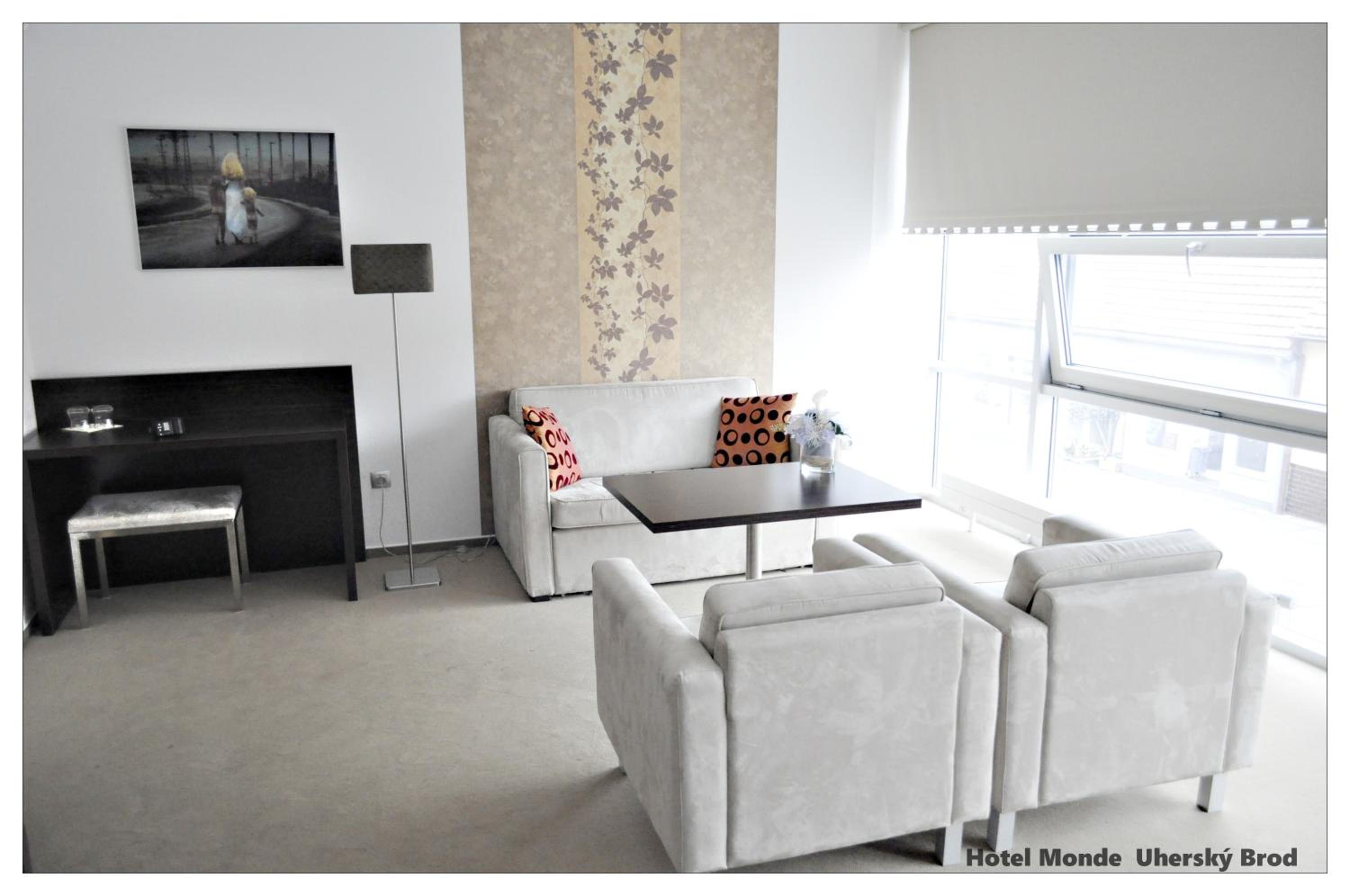 Suite - Photo 9