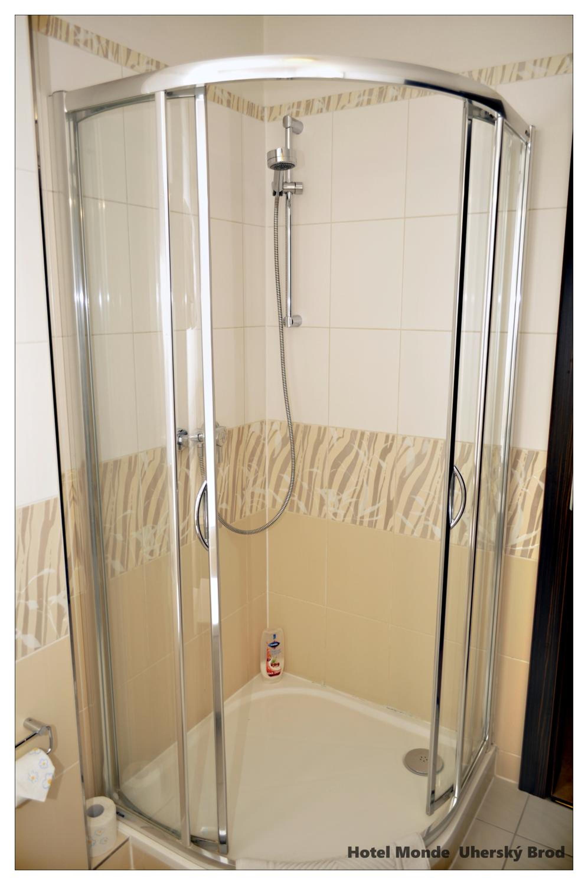 Suite - Photo 16