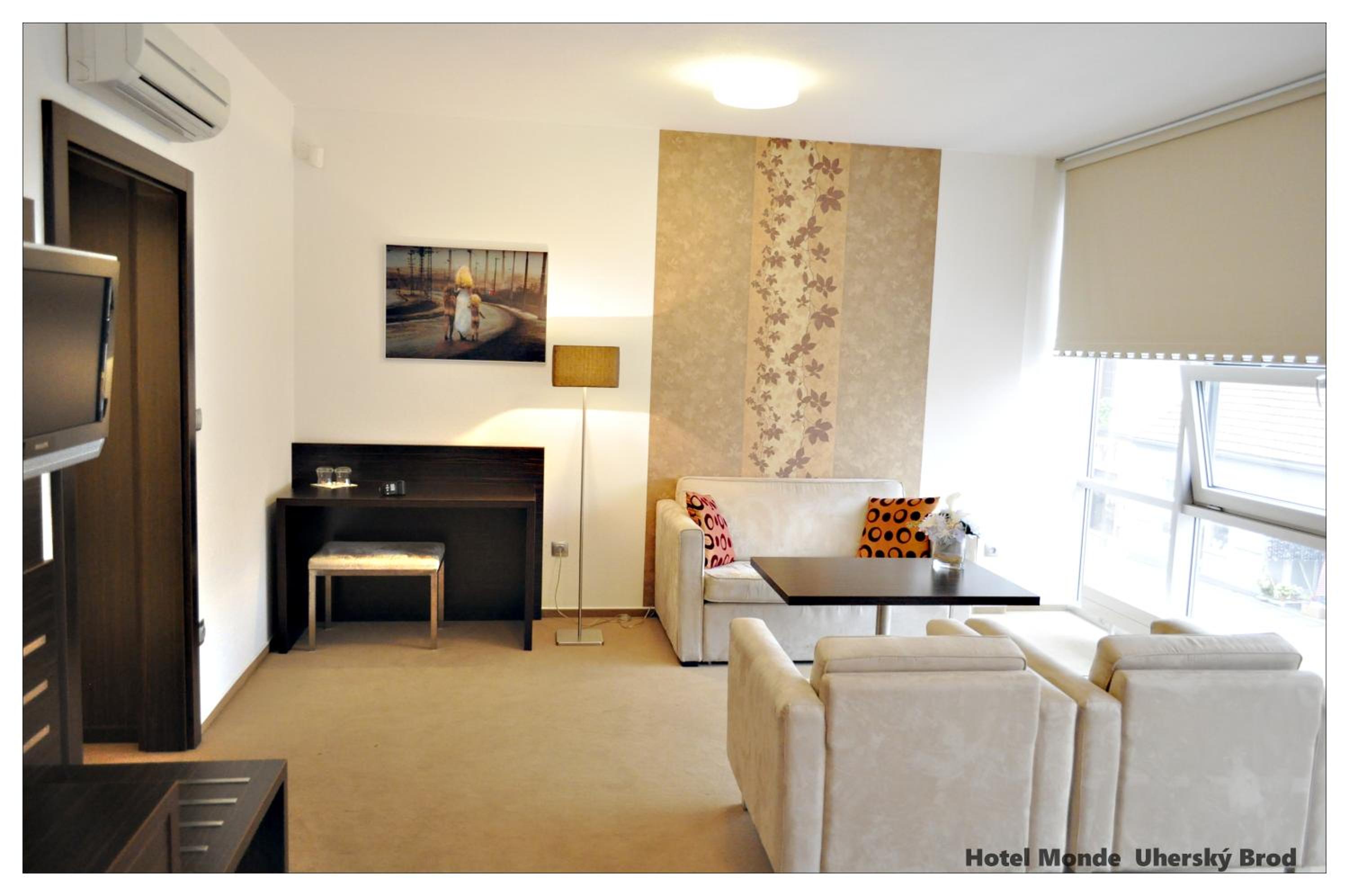 Suite - Photo 17