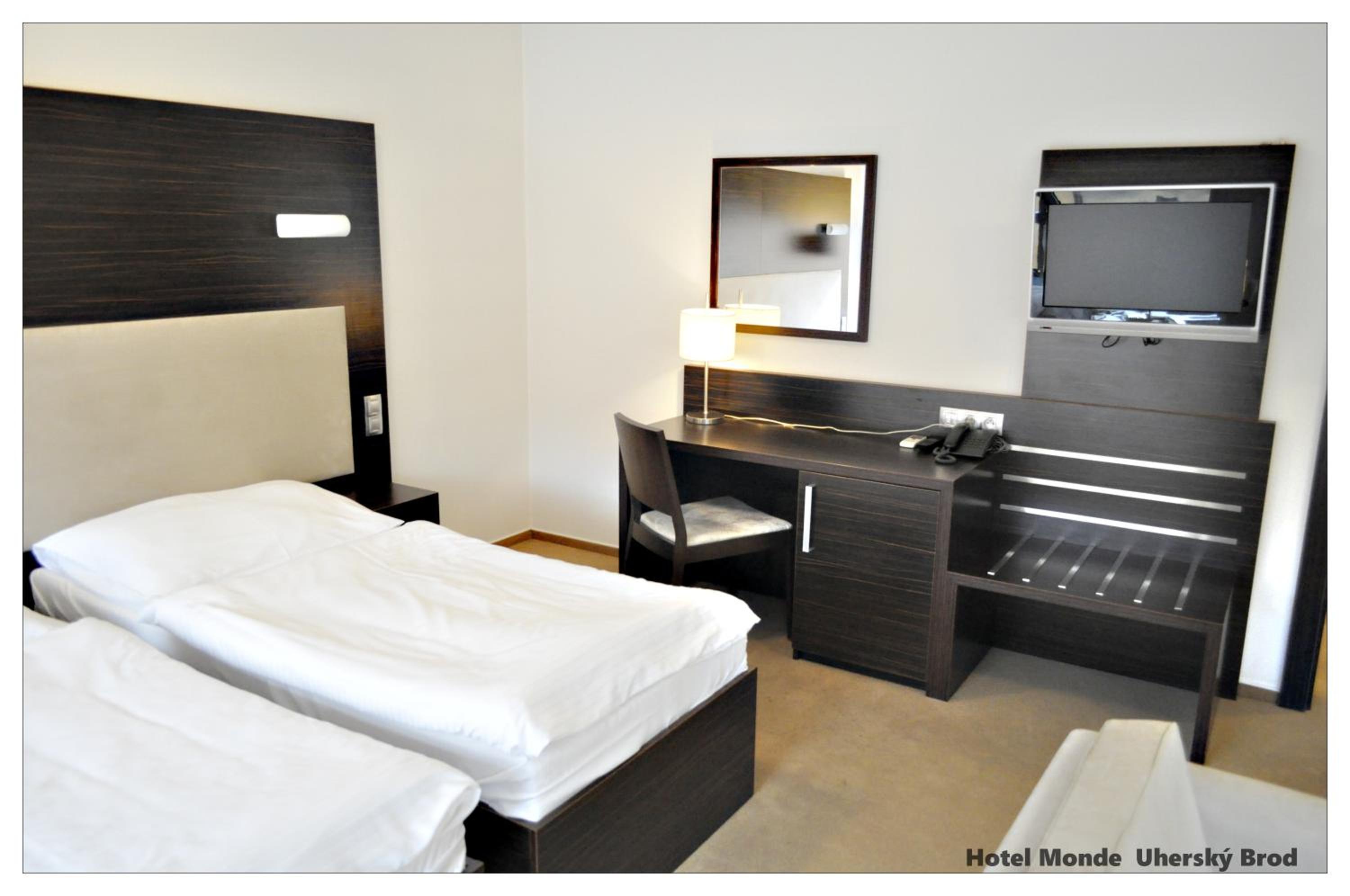 Suite - Photo 19