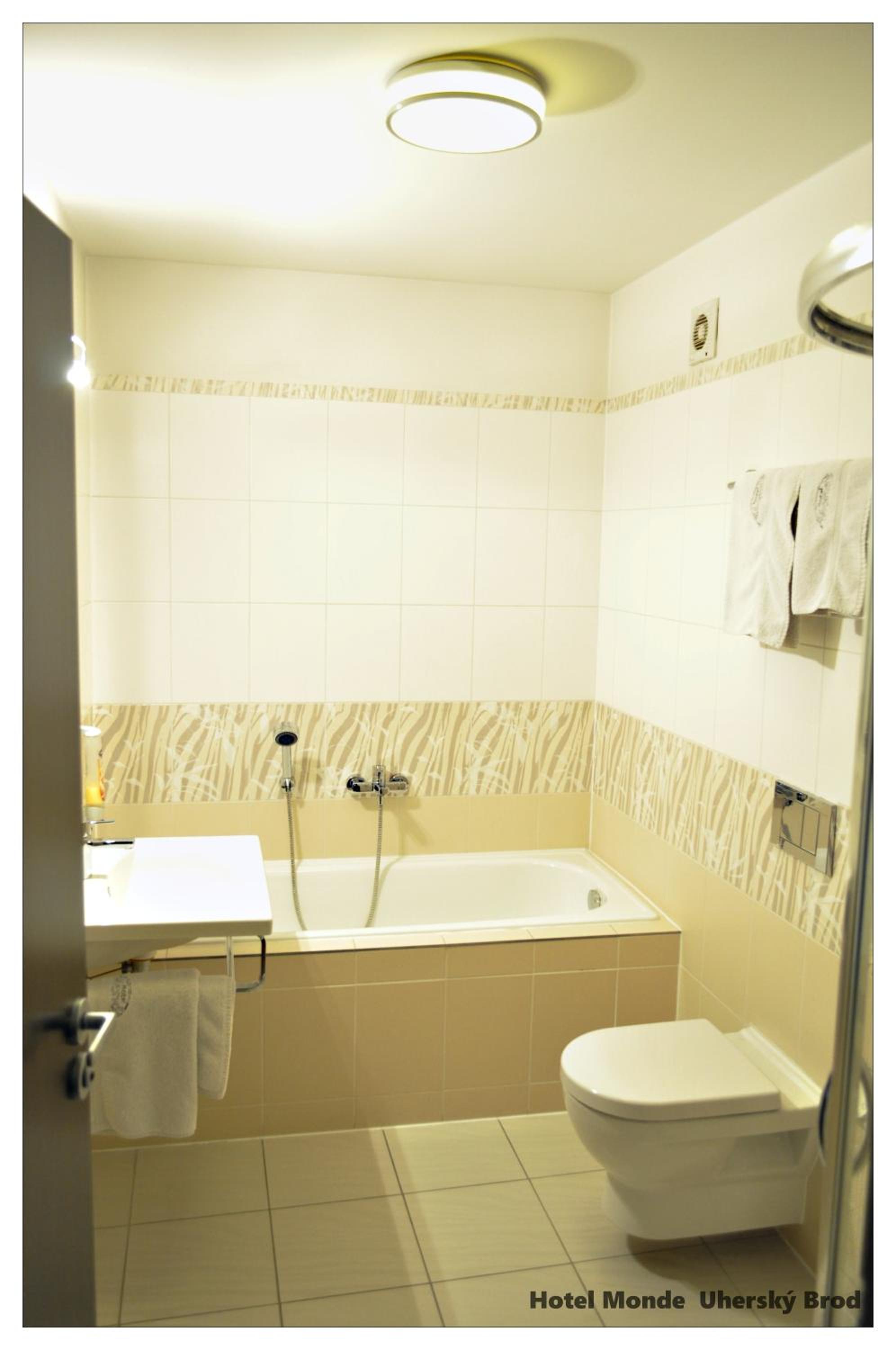 Suite - Photo 21