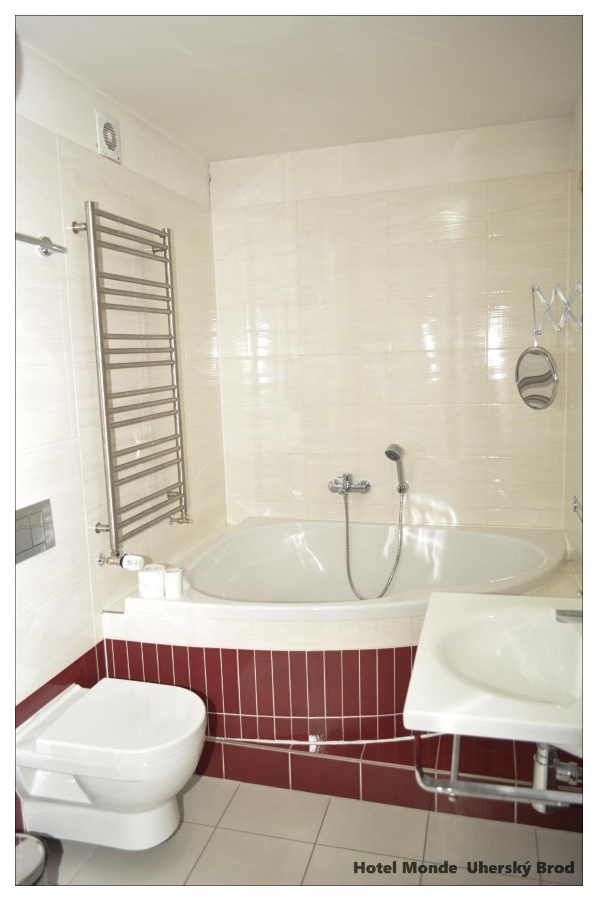 Suite - Photo 23