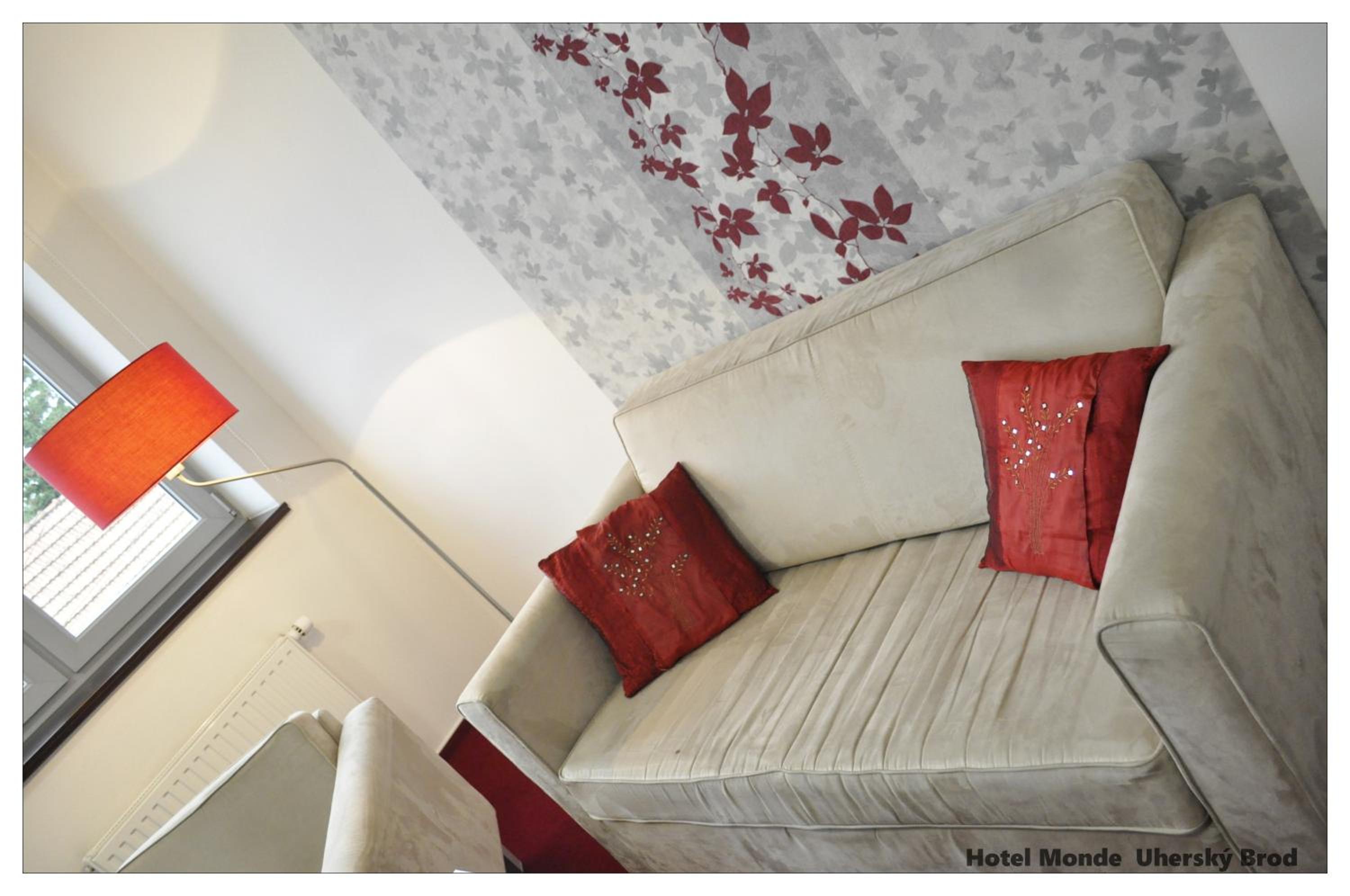 Suite - Photo 12