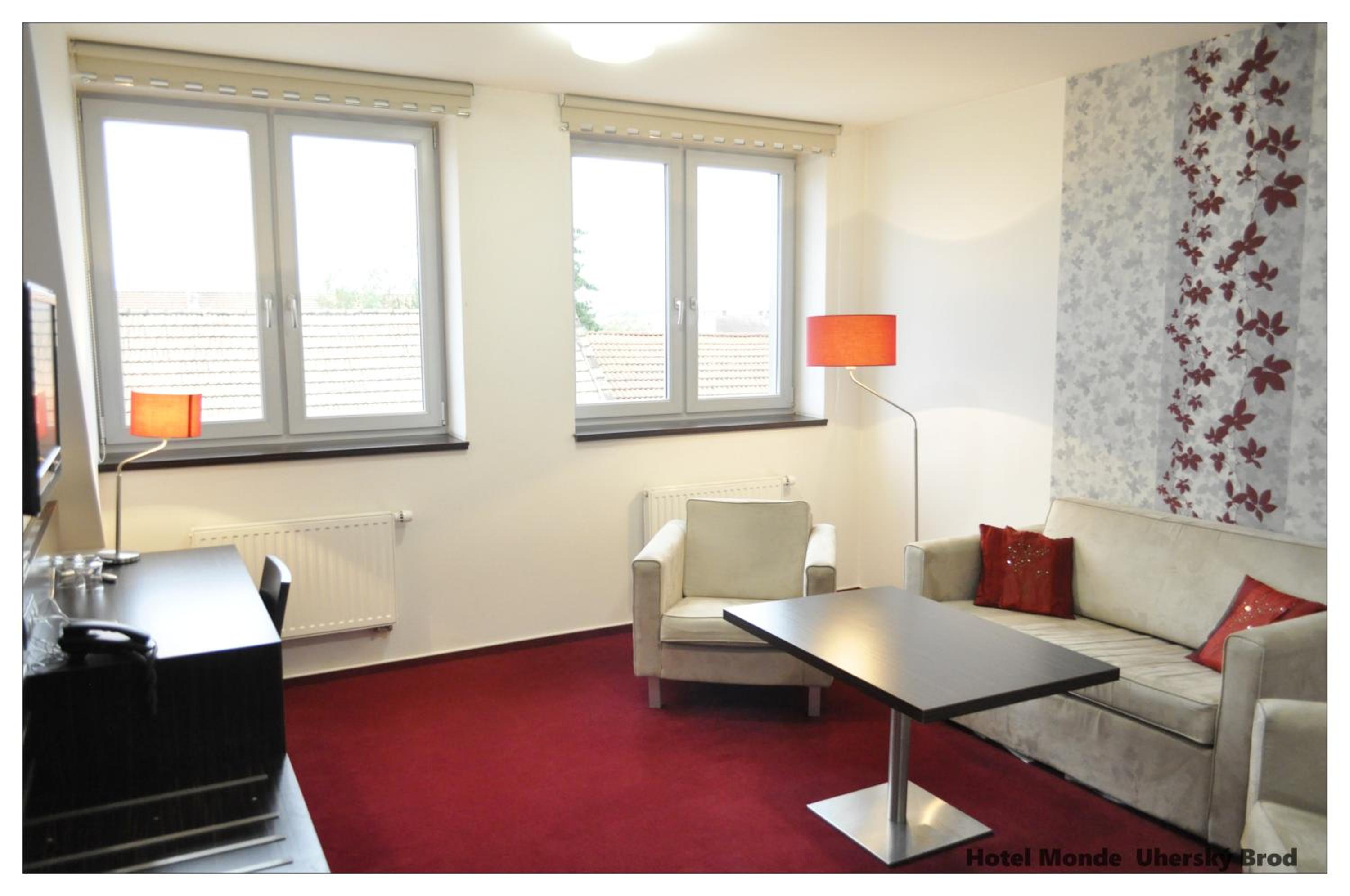 Suite - Photo 14