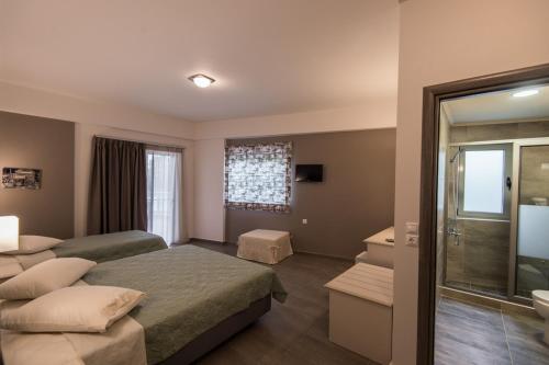 Standard Triple Room with Sea View - Photo 1