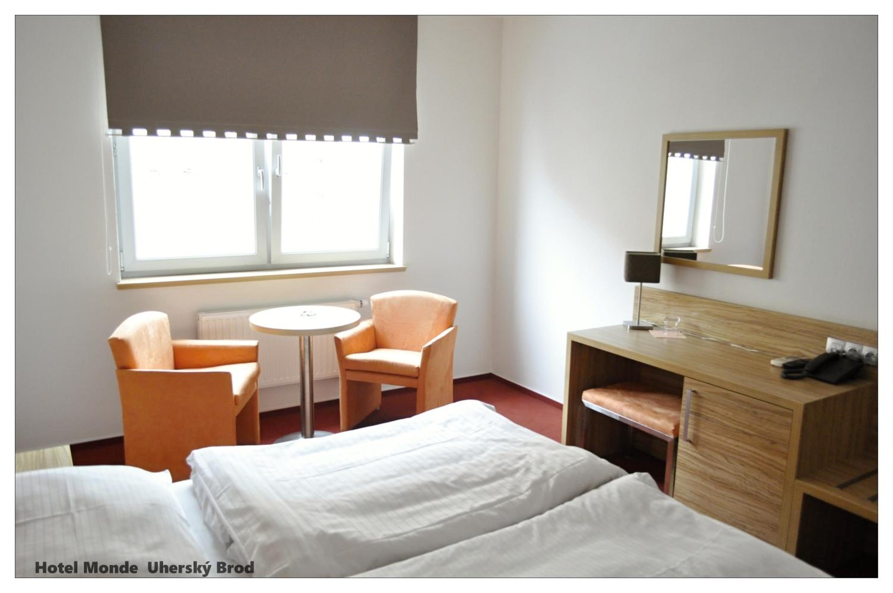 Double or Twin Room - Photo 5