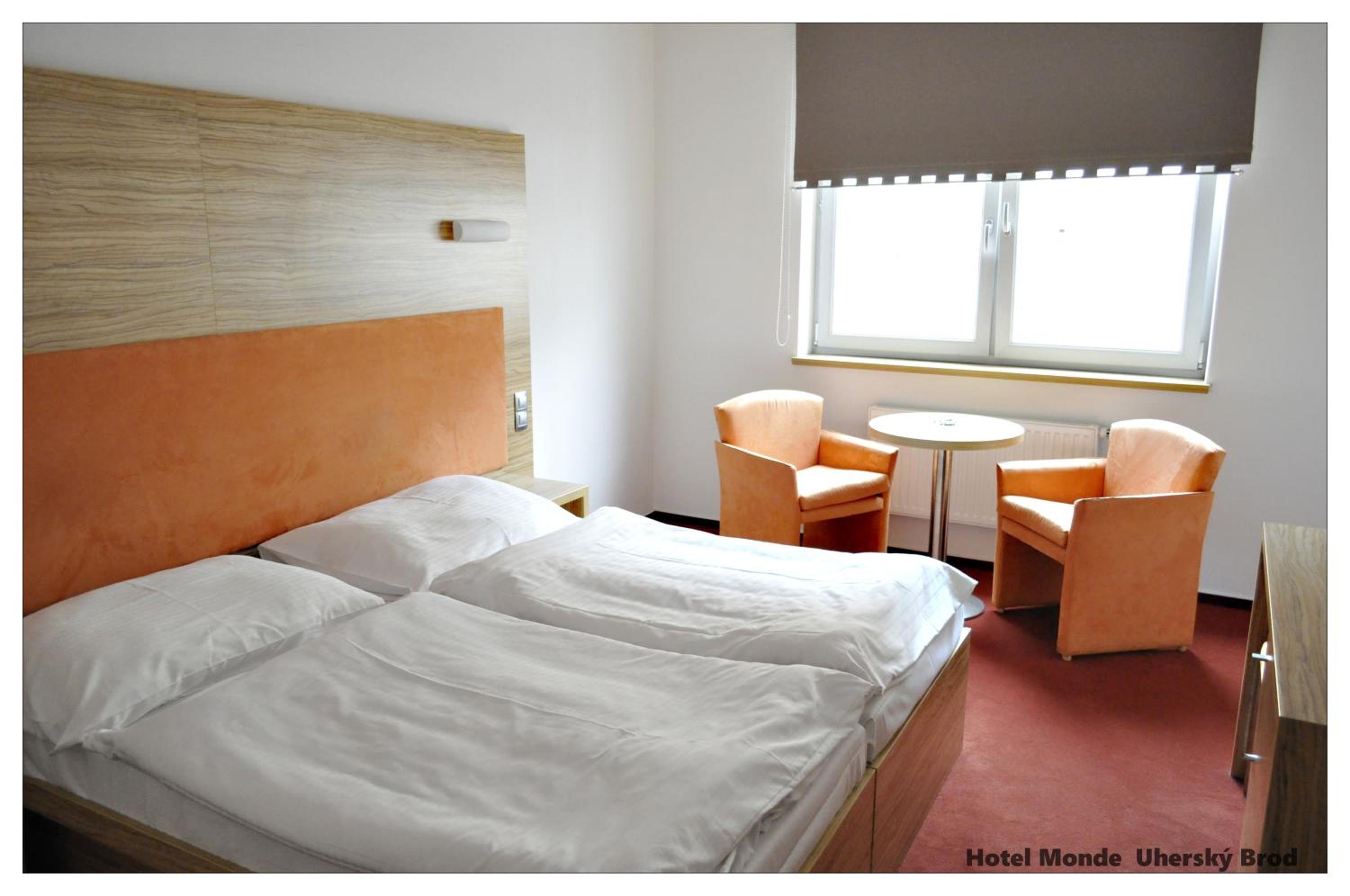 Double or Twin Room - Photo 9