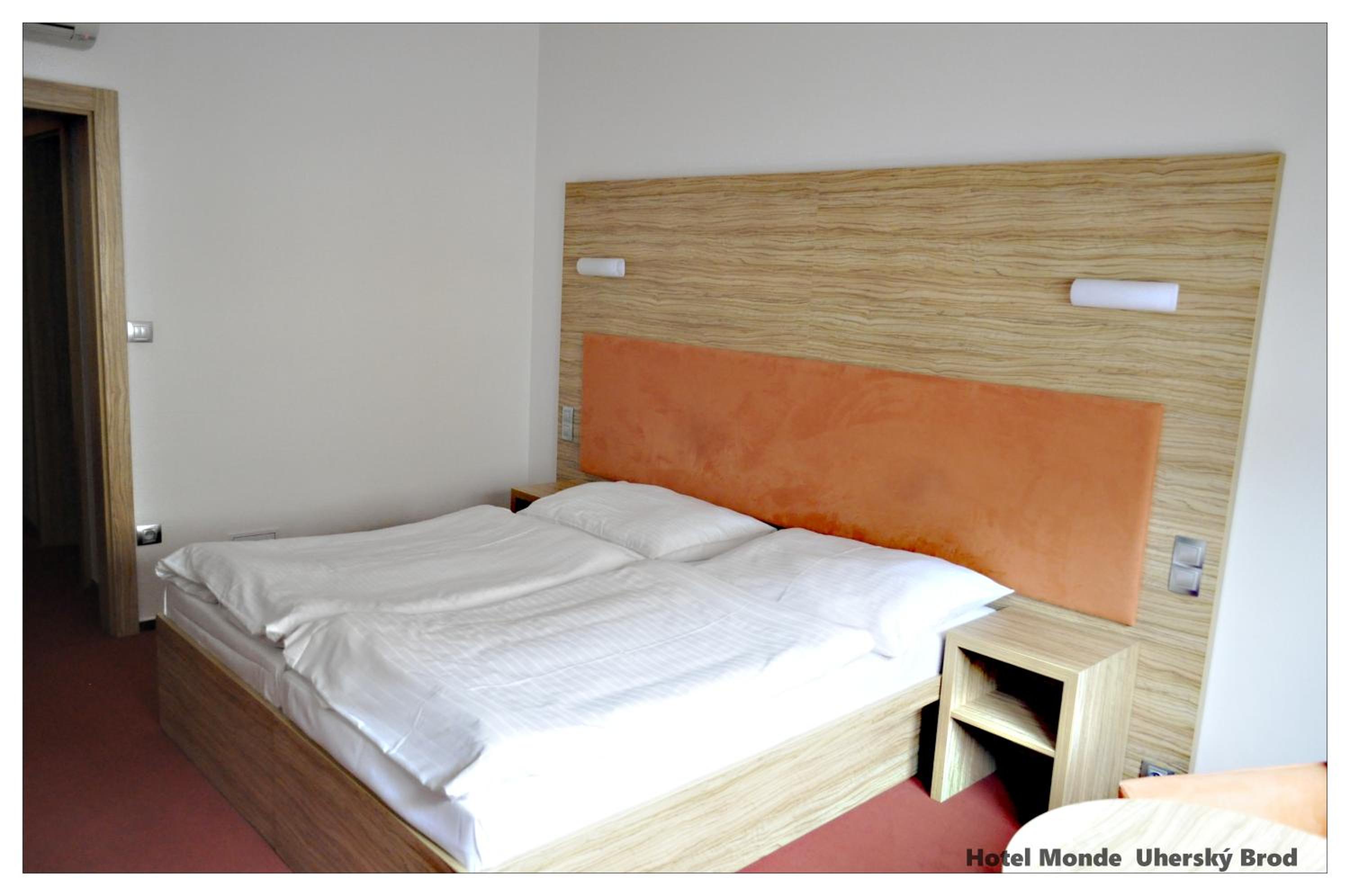 Double or Twin Room - Photo 4