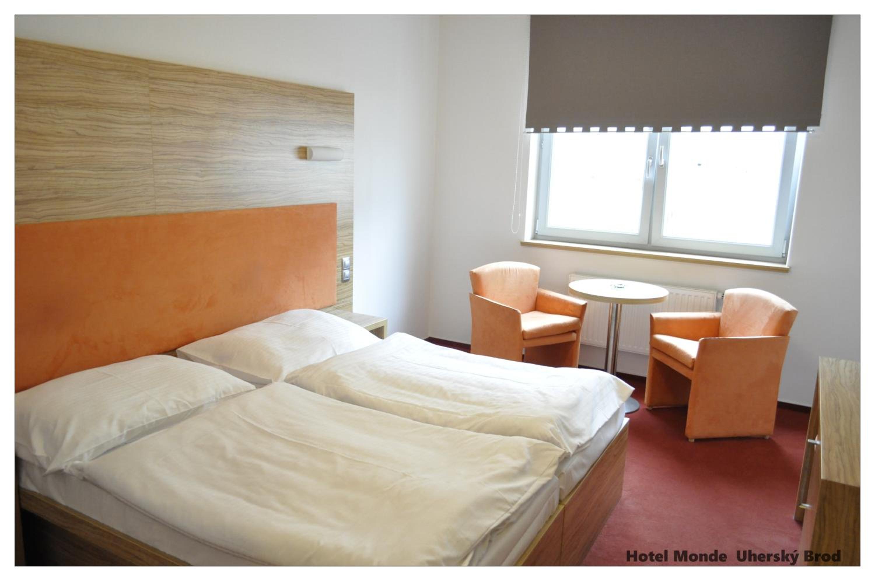 Double or Twin Room - Photo 3