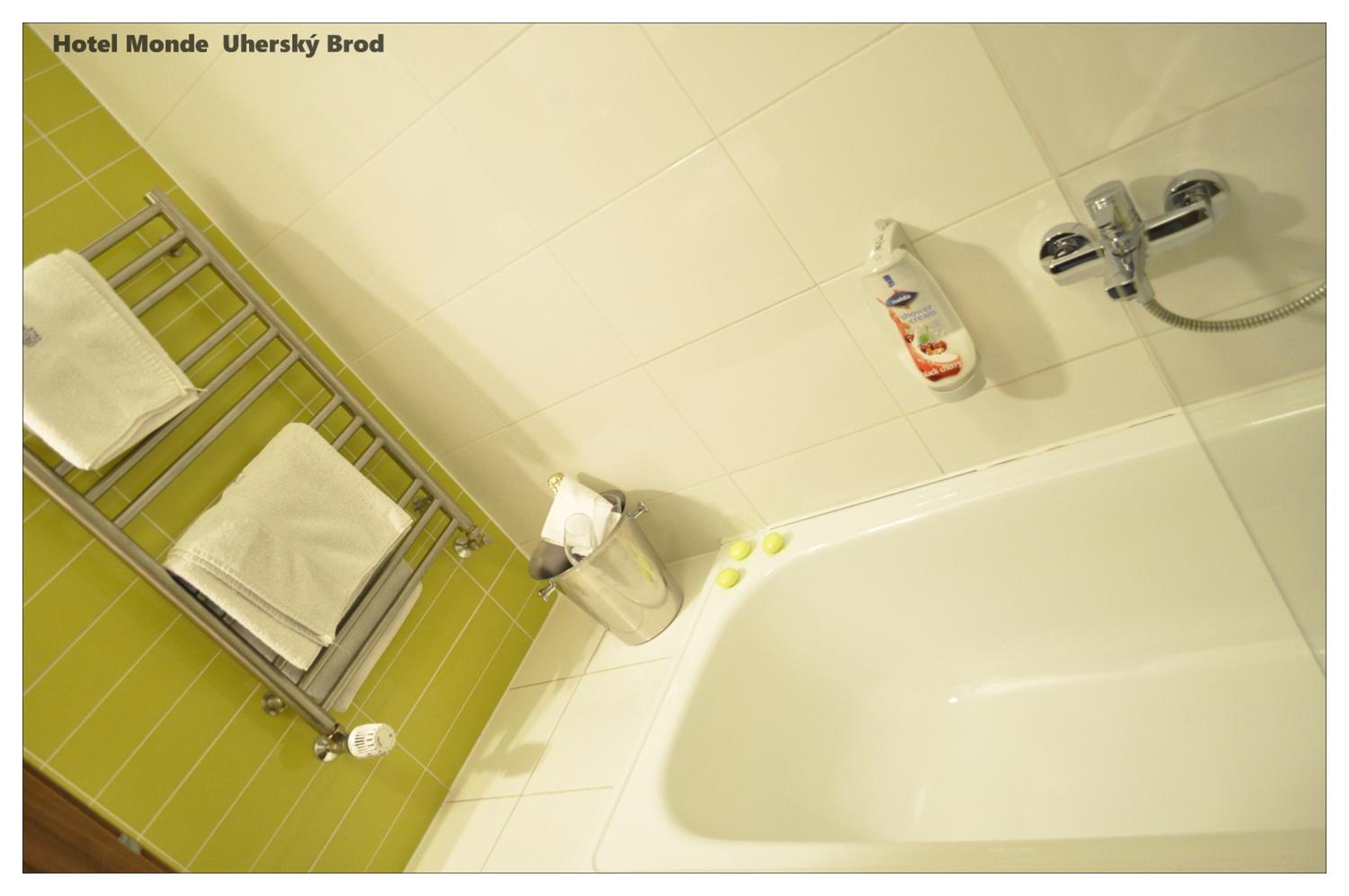 Double or Twin Room - Photo 6