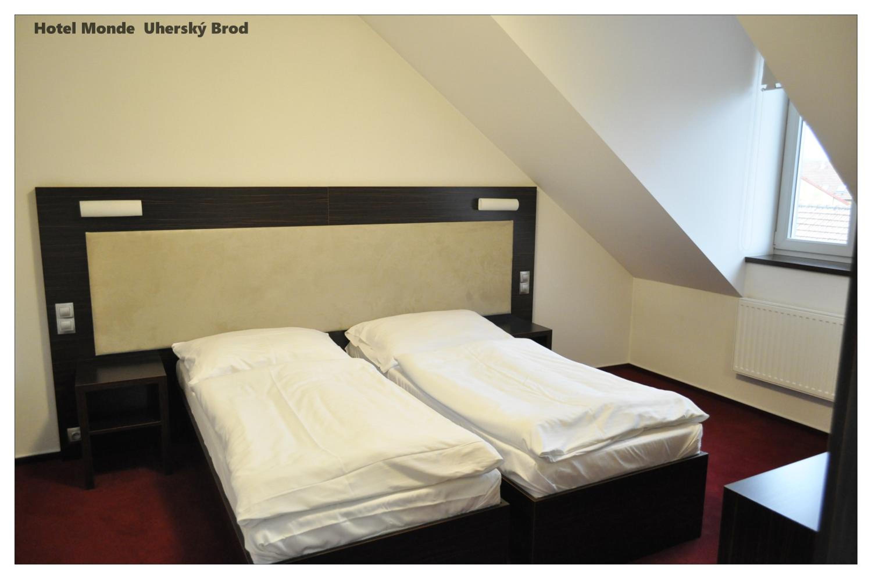 Double or Twin Room - Photo 7
