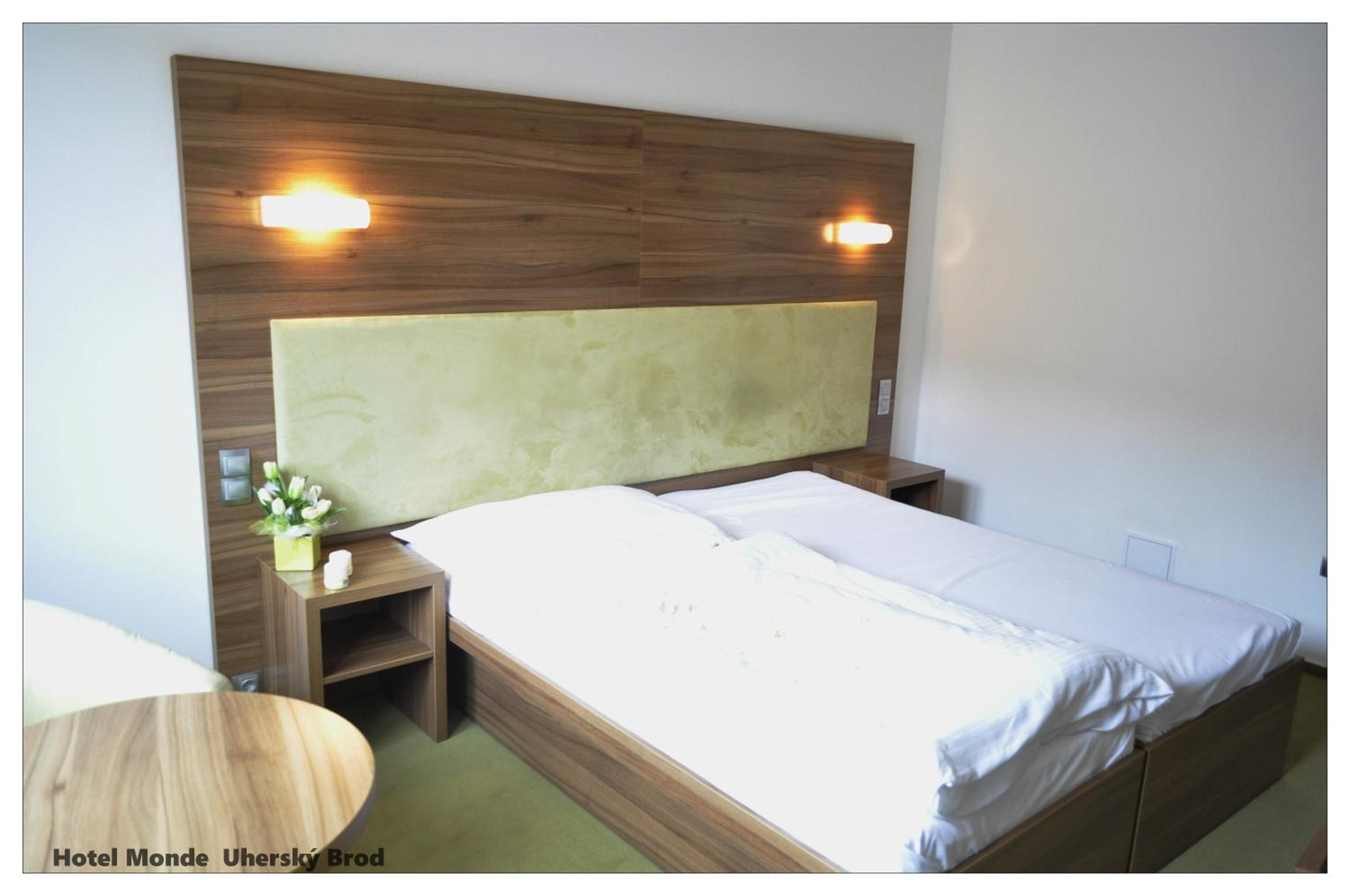 Double or Twin Room - Photo 8