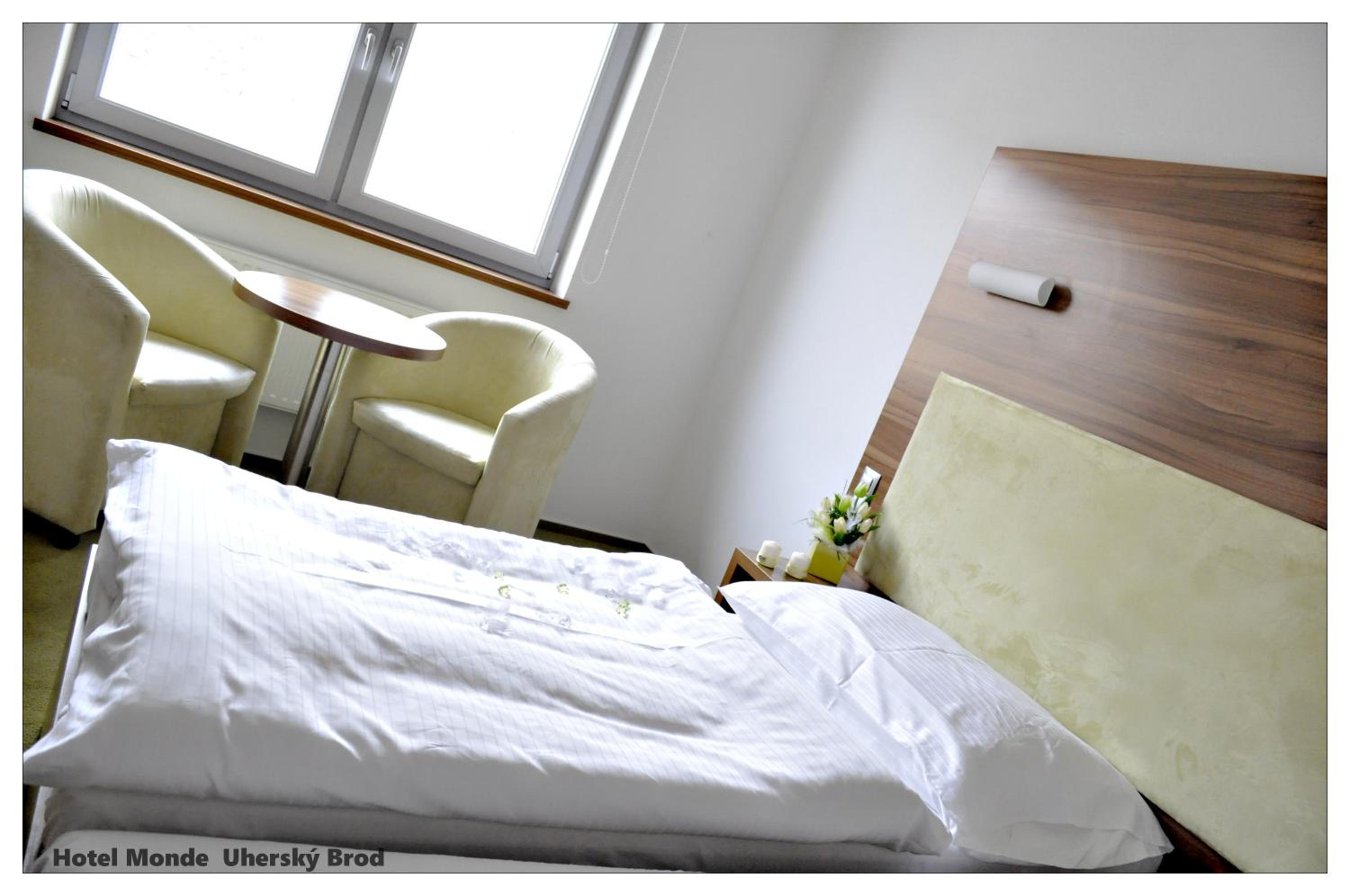 Double or Twin Room - Photo 10