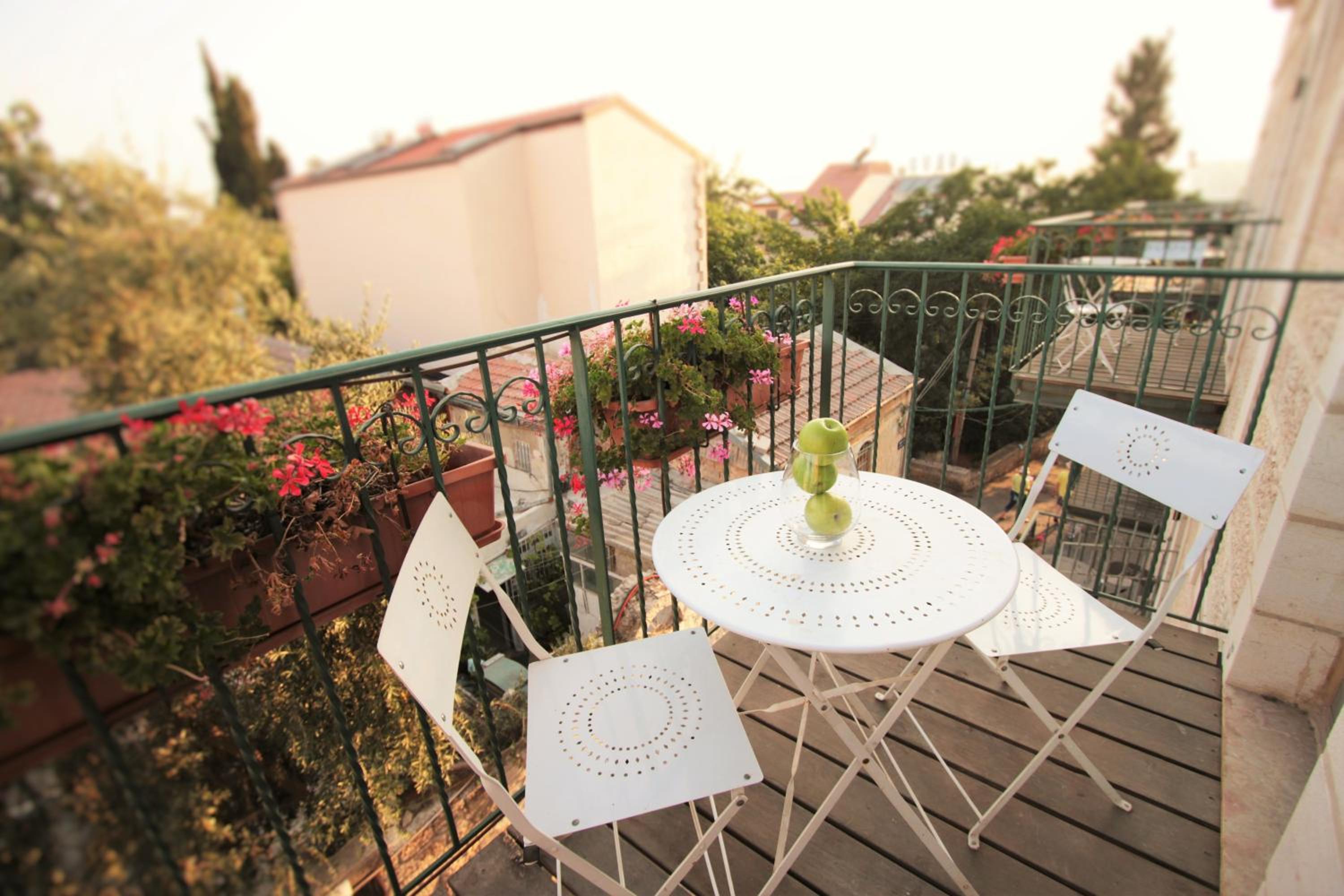 One-Bedroom Apartment with Balcony - Photo 7