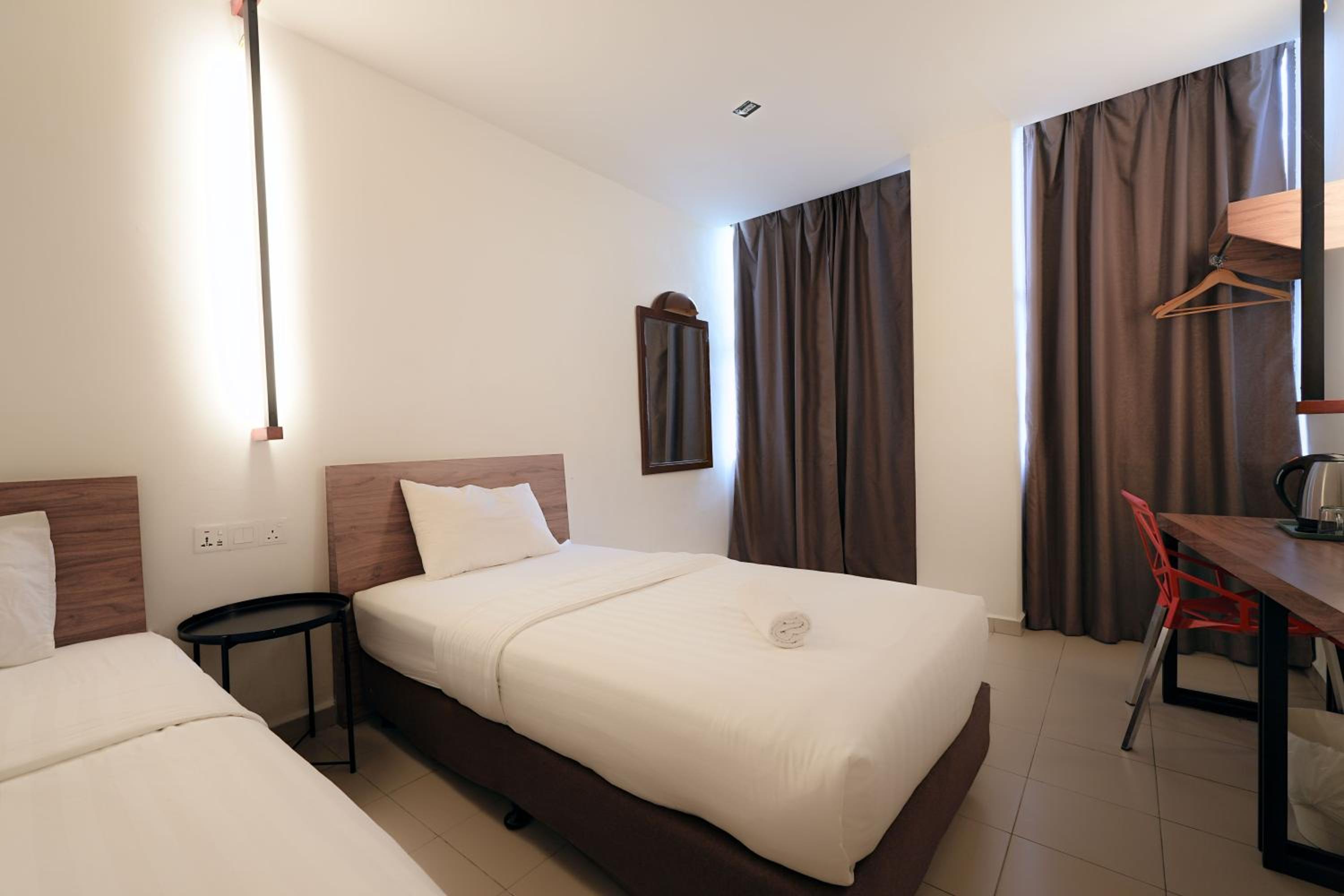 Standard Twin Room - Photo 4