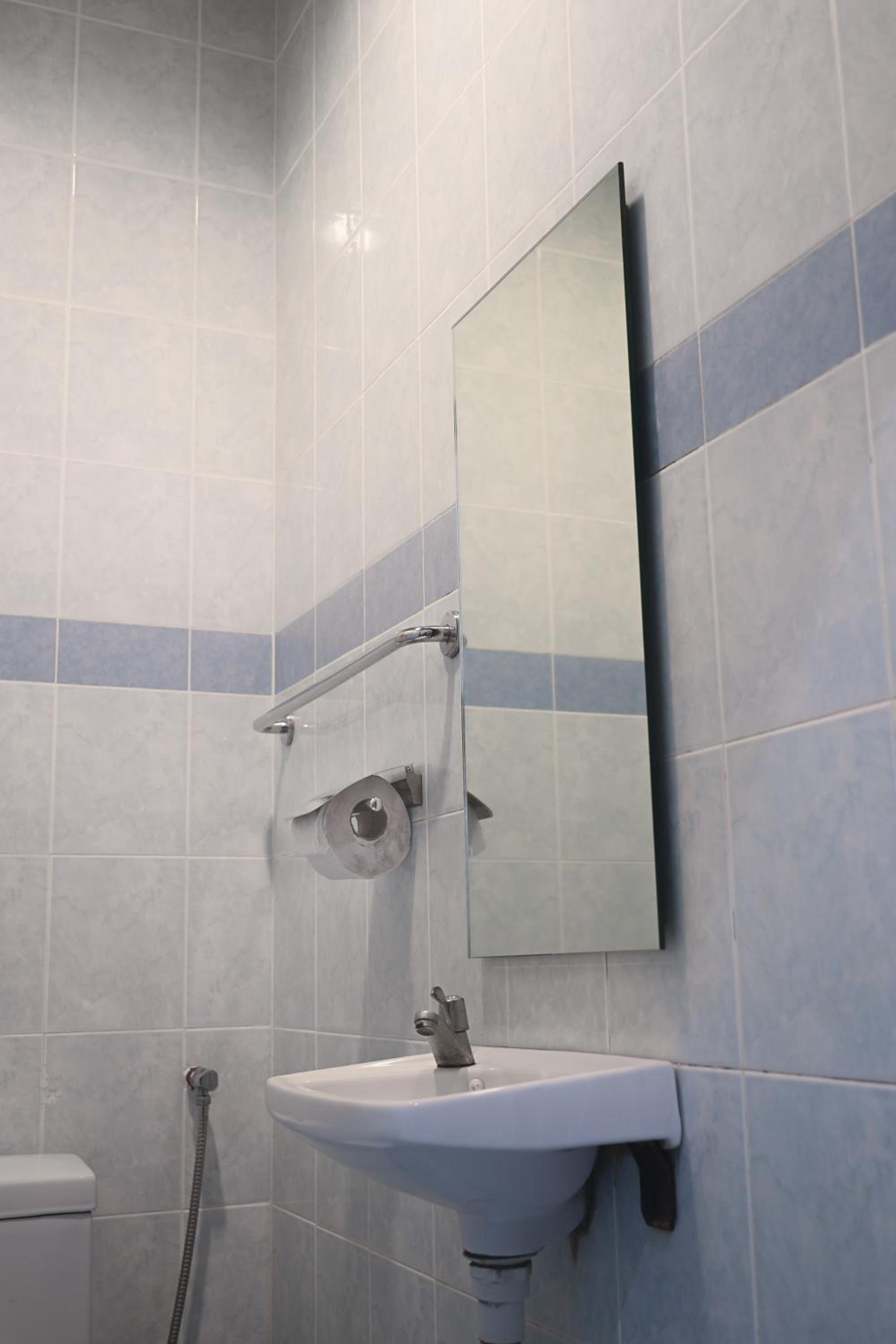 Standard King Room Without Window - Photo 8