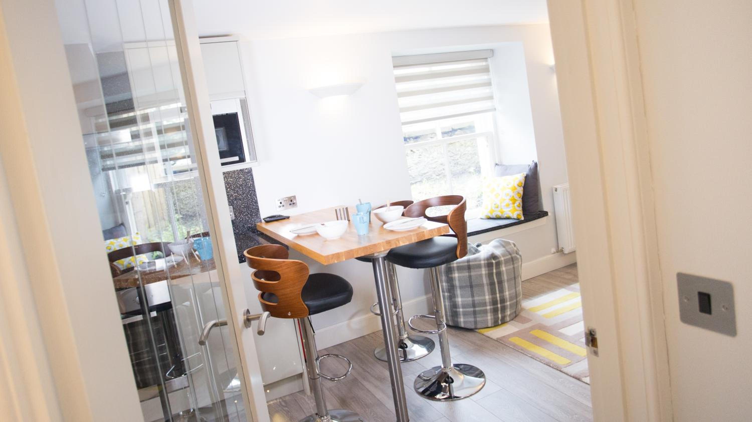 Luxury One-Bedroom Apartment - Photo 14