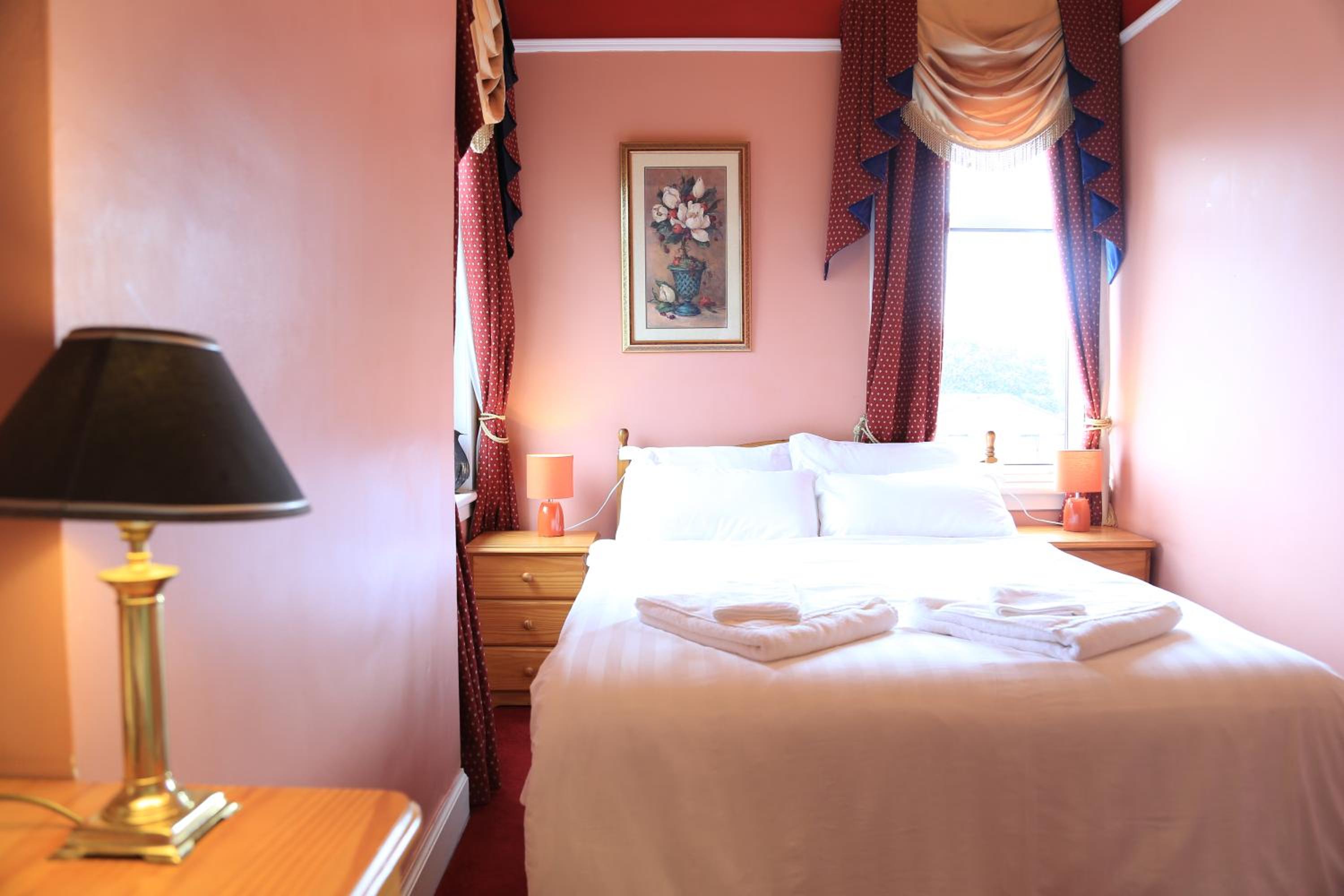 Deluxe Double Room with Castle View and Shared Bathroom