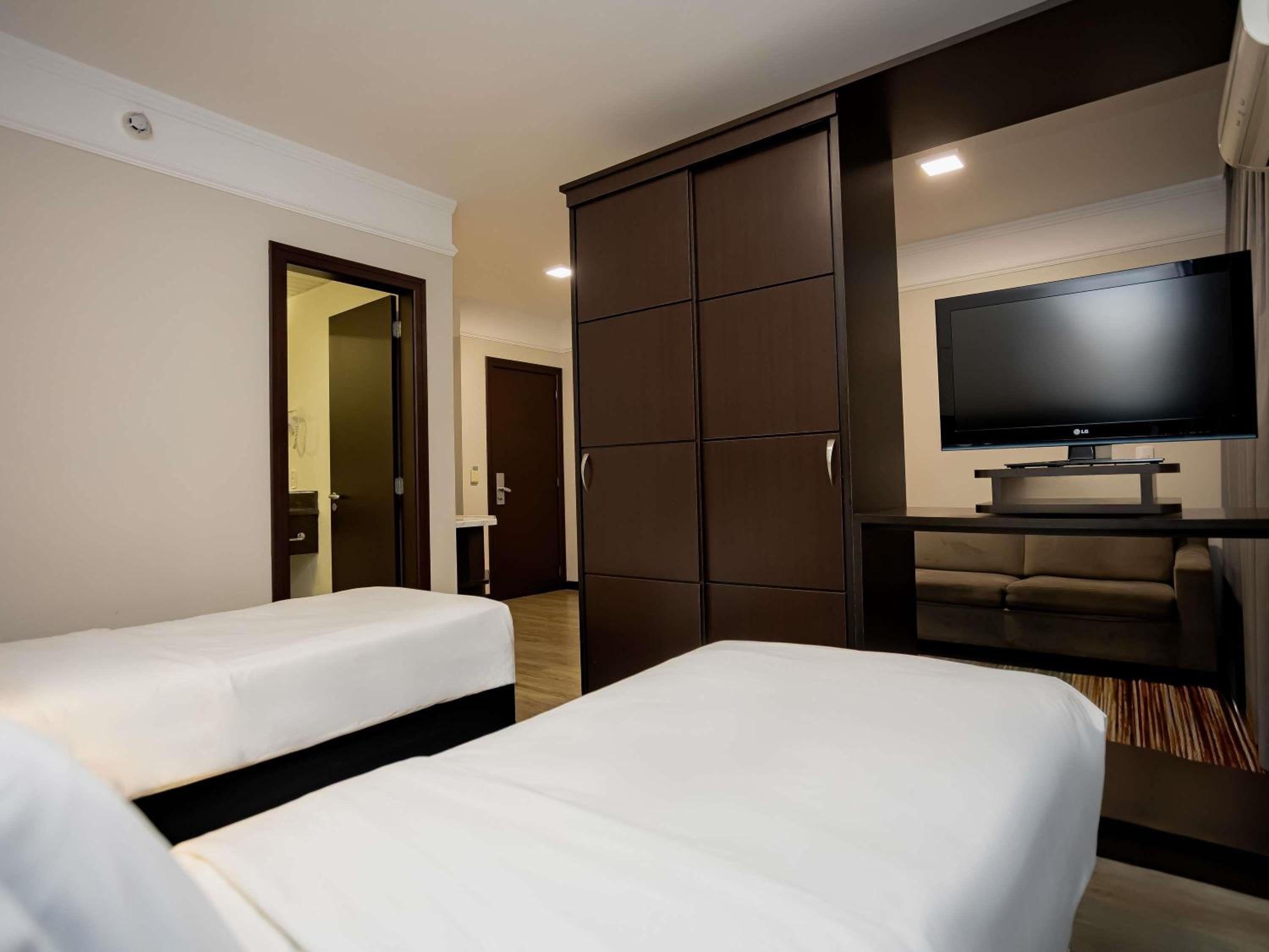 Standard Twin Room - Photo 7