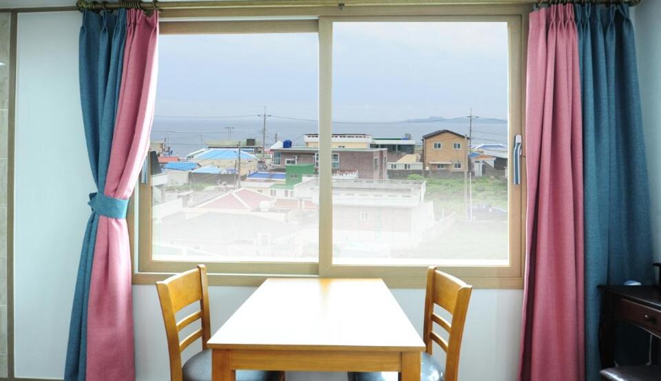 One-Bedroom House - Photo 2