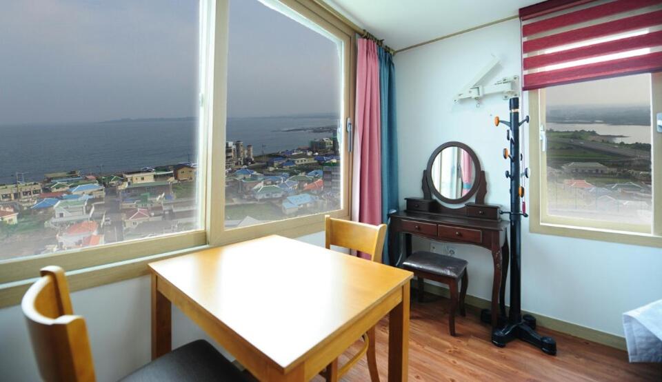 One-Bedroom House - Photo 3
