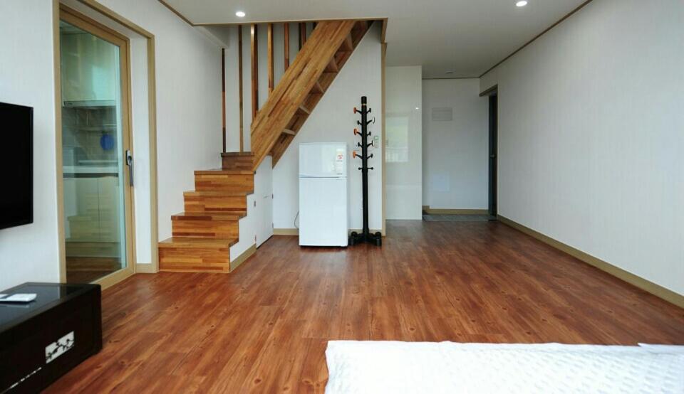 Two-Bedroom Townhouse - Photo 6