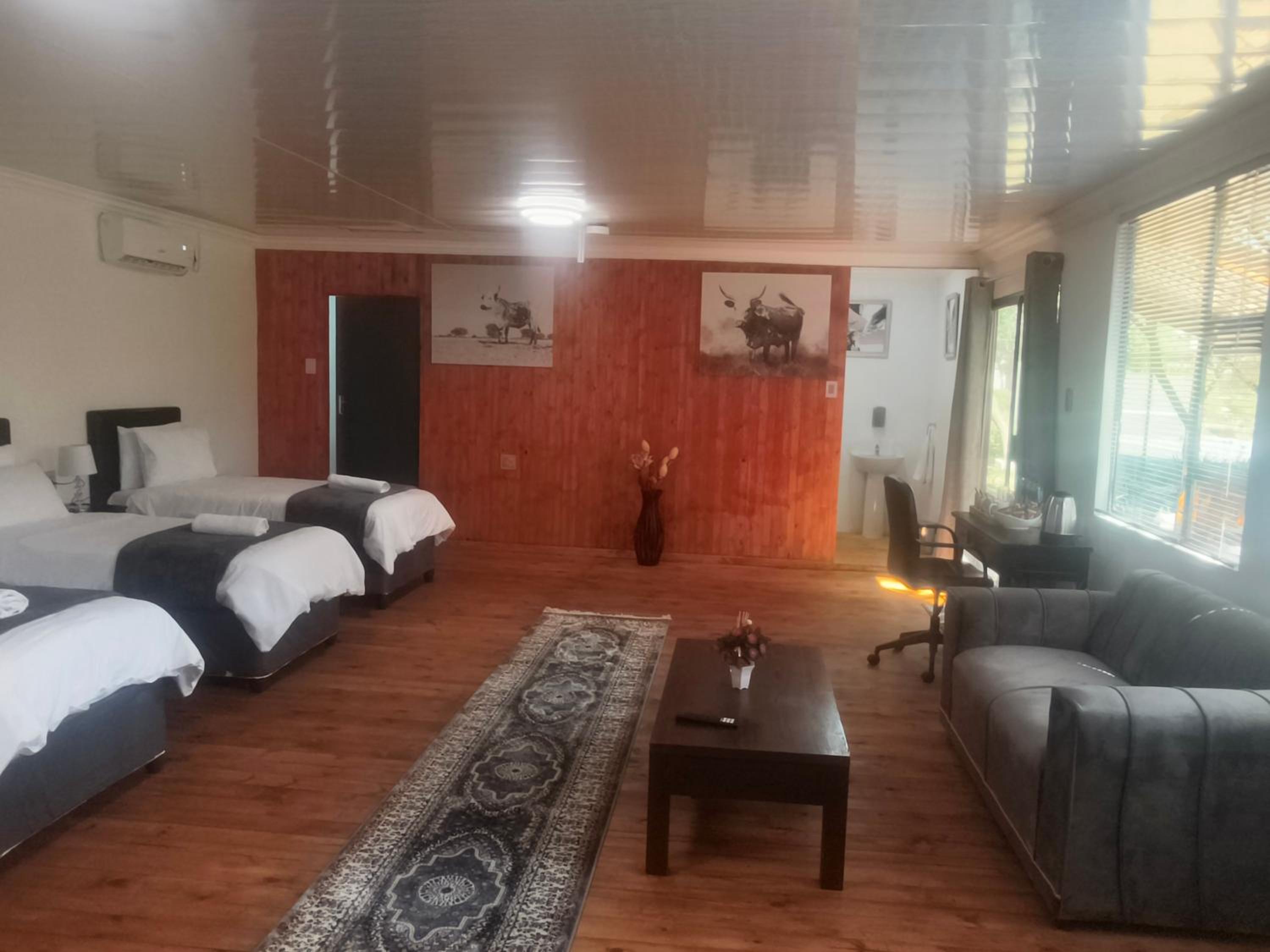 6-Bed Mixed Dormitory Room photo 2