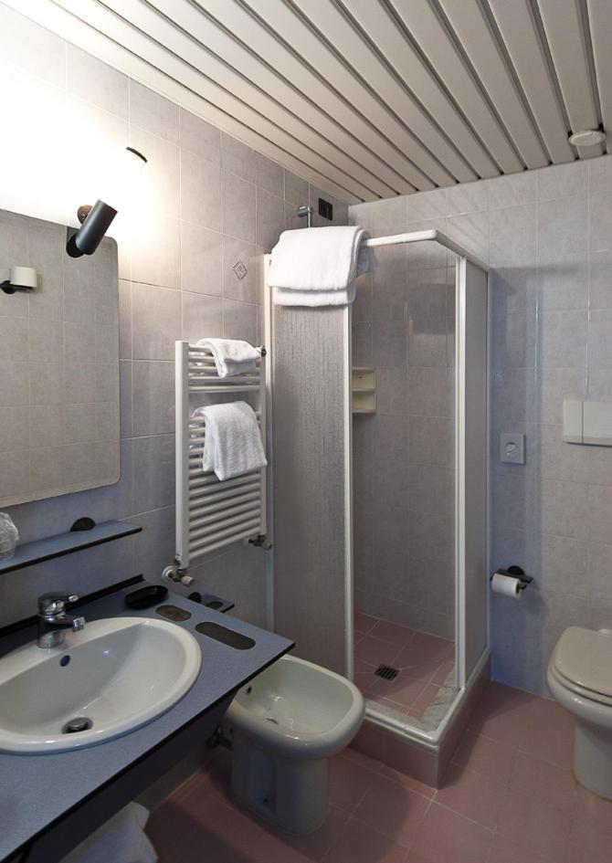 Double or Twin Room - Photo 2