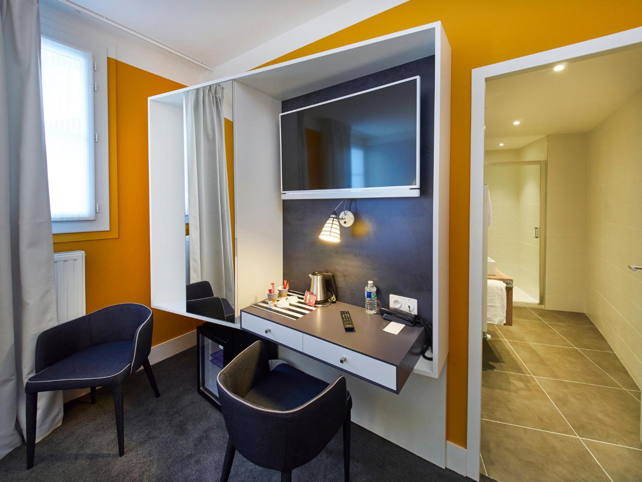 Superior Double Room with King Bed photo 2