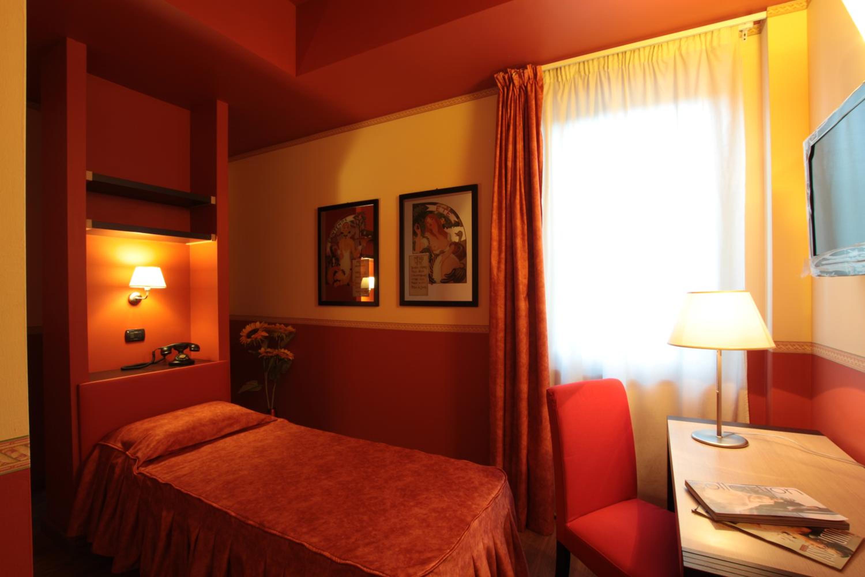 Single Room photo 3