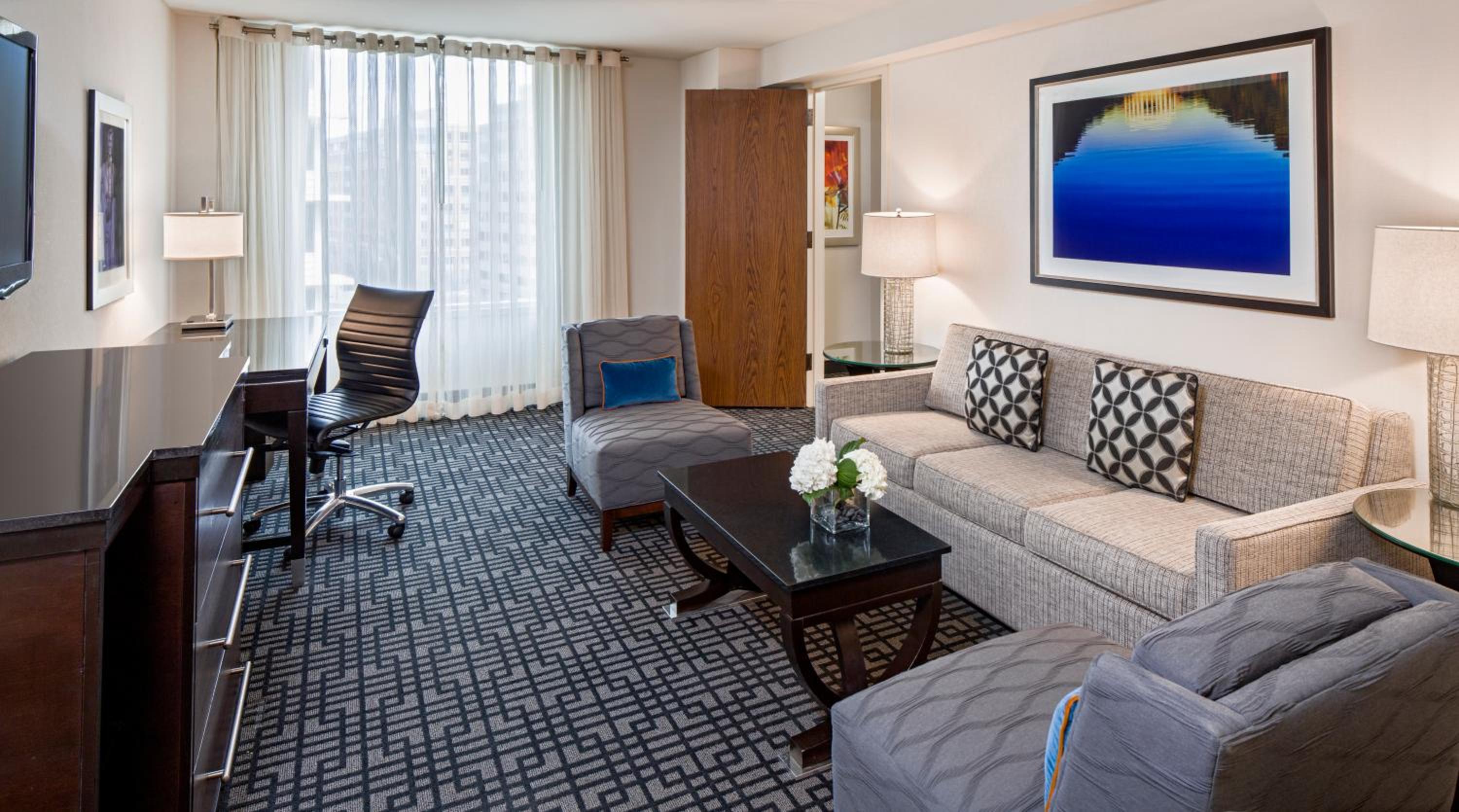 Executive Suite - Photo 4