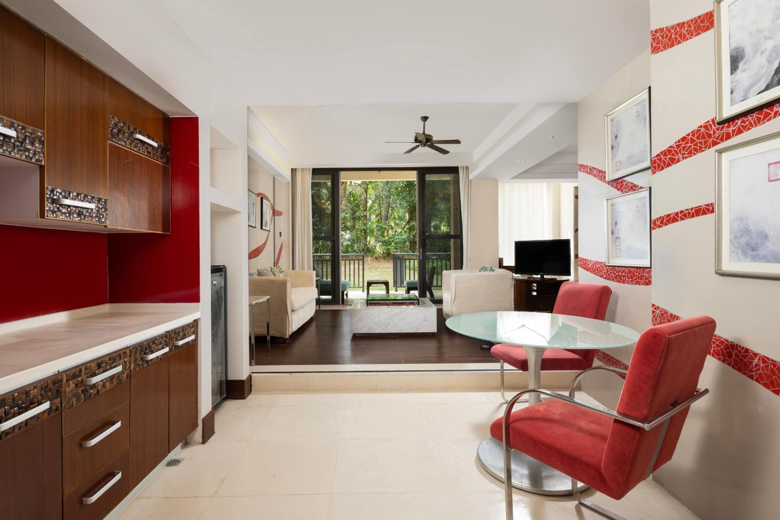 Swissôtel Vitality Suite,1 Round Bed