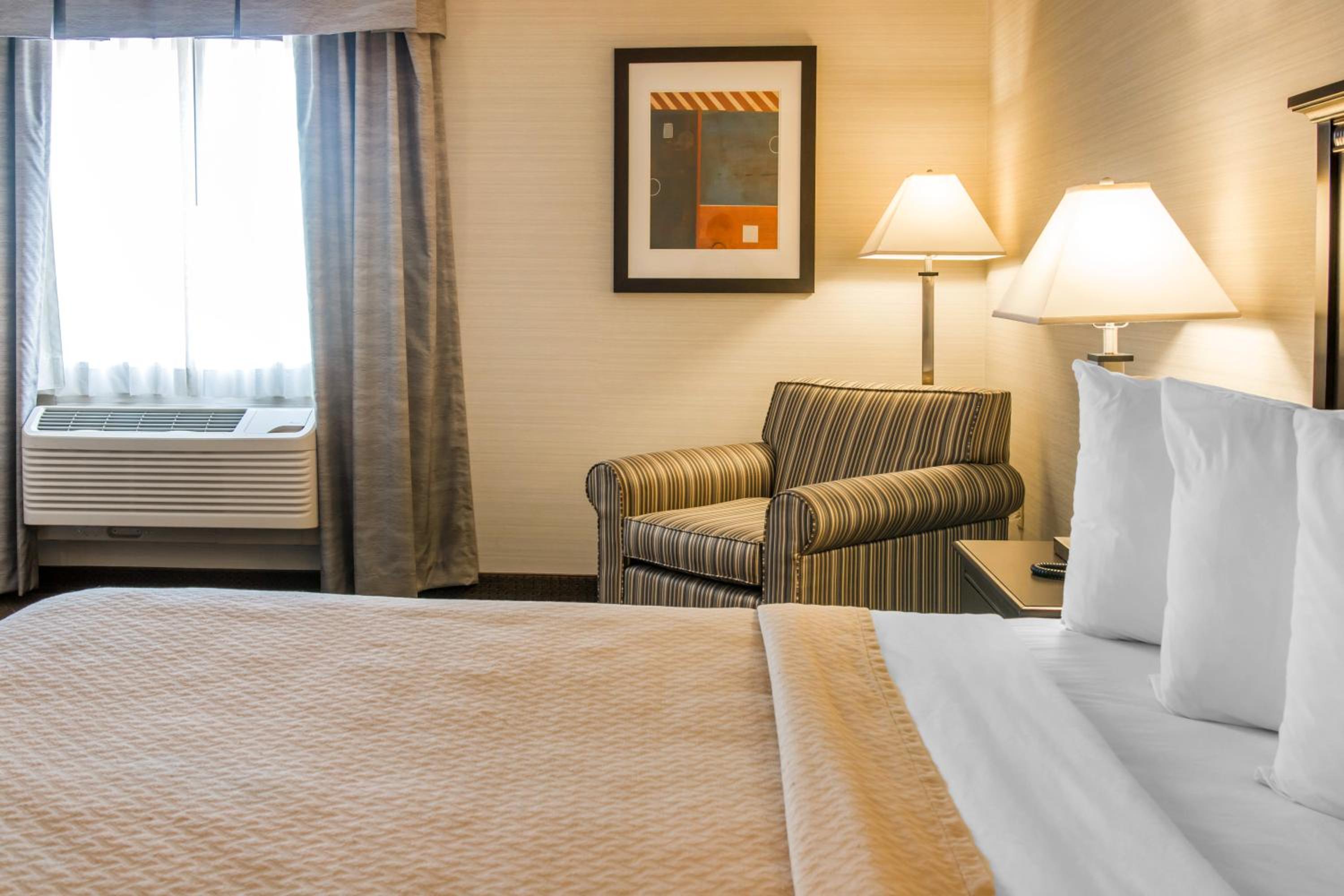 King Room - Non-Smoking - Photo 3