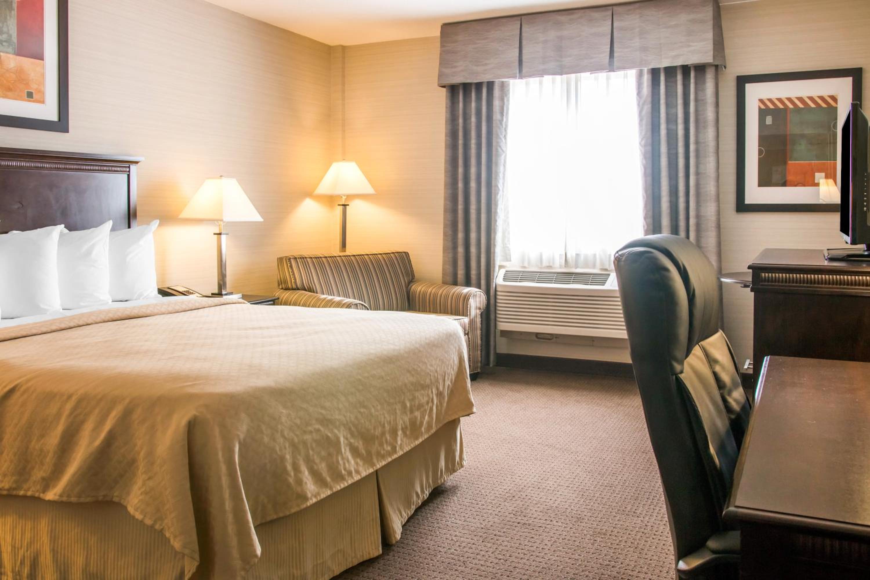 King Room - Non-Smoking - Photo 5
