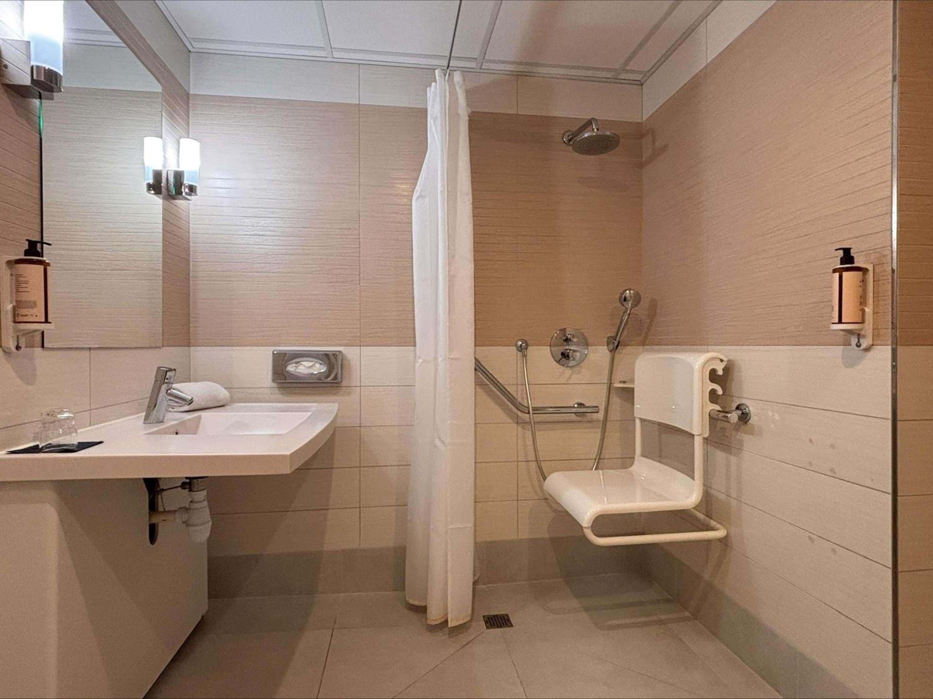 Standard Double Room with Disability Access - Photo 5