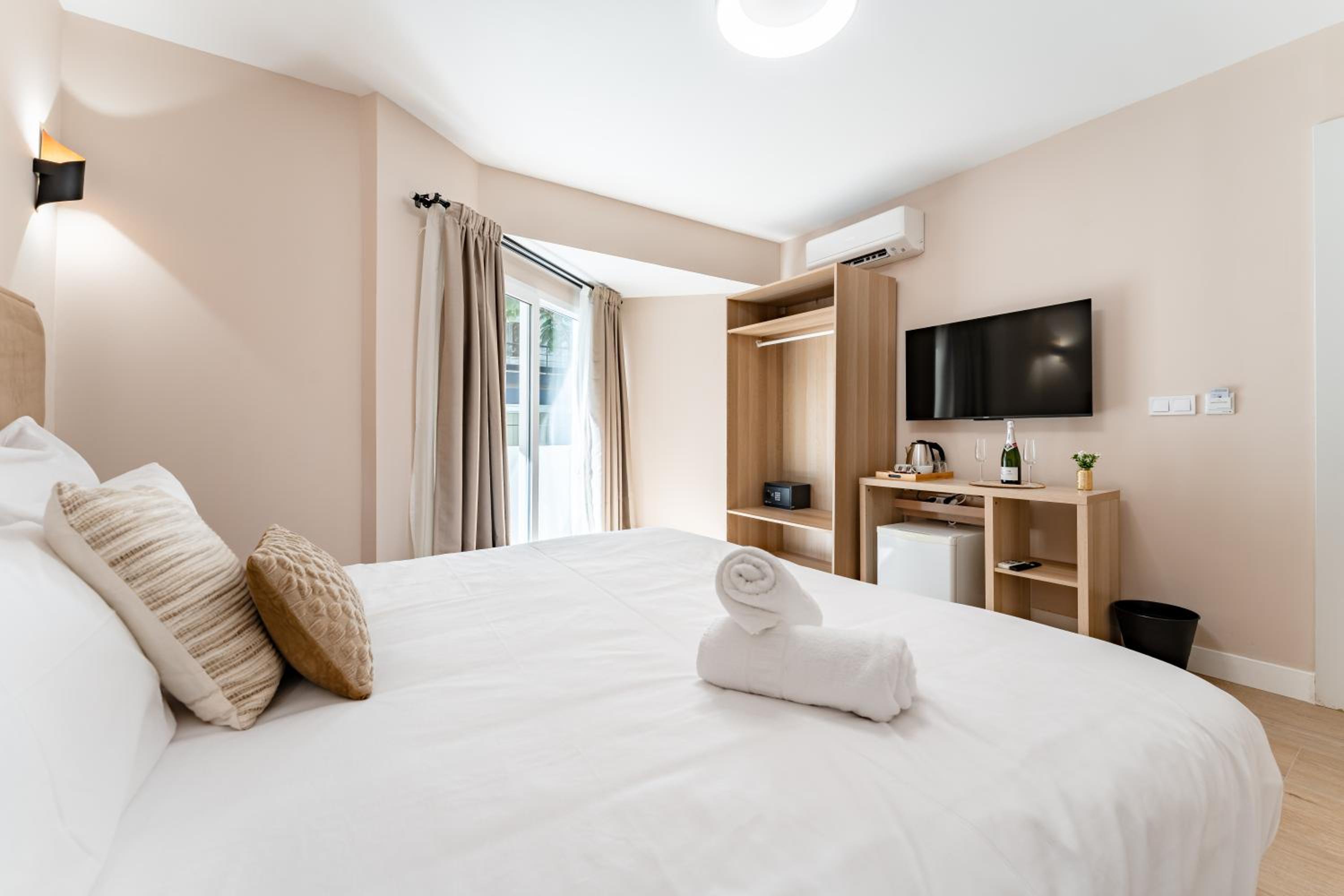 Deluxe Double or Twin Room with Balcony