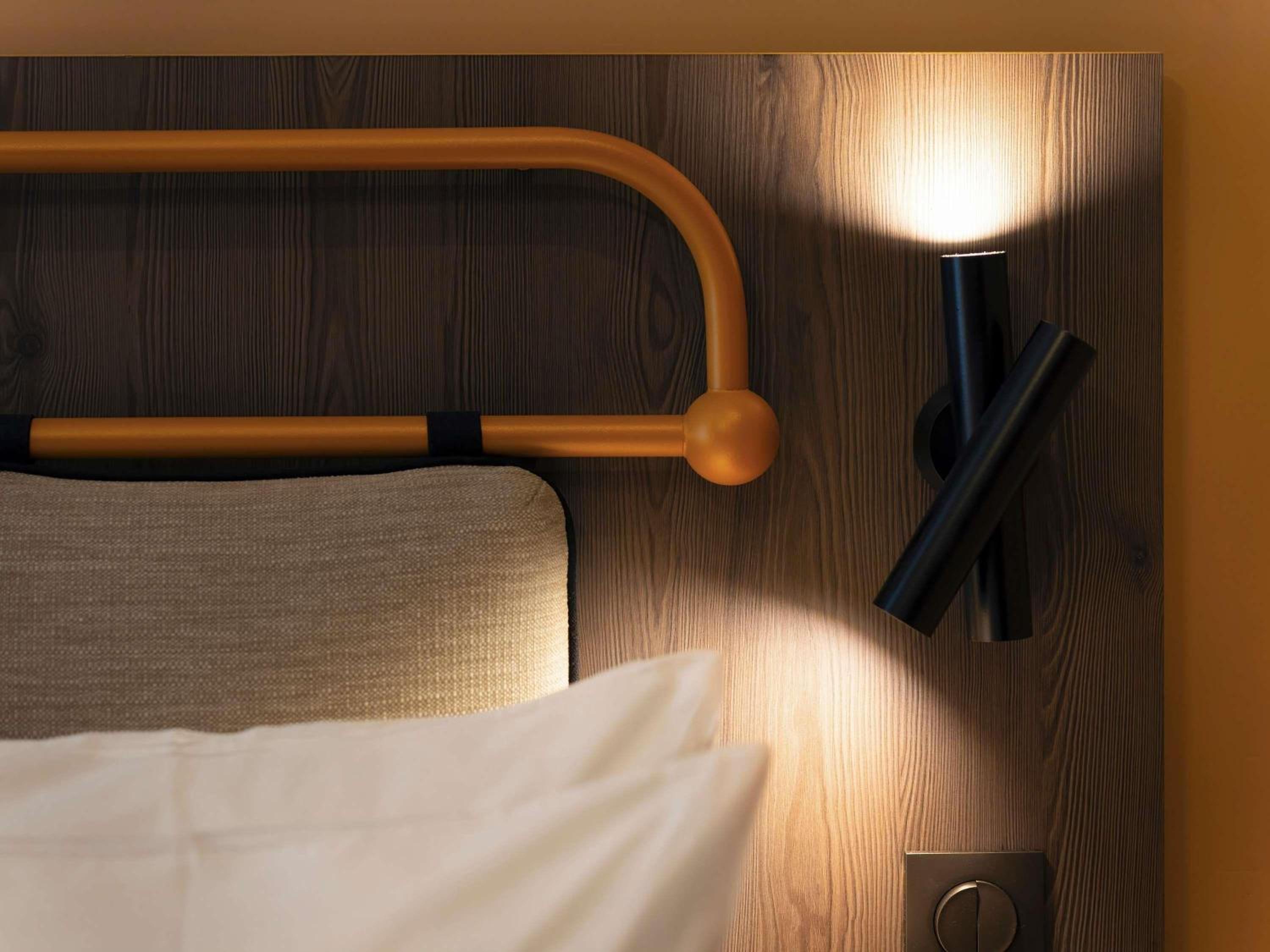Deluxe Room with King Bed - Photo 3