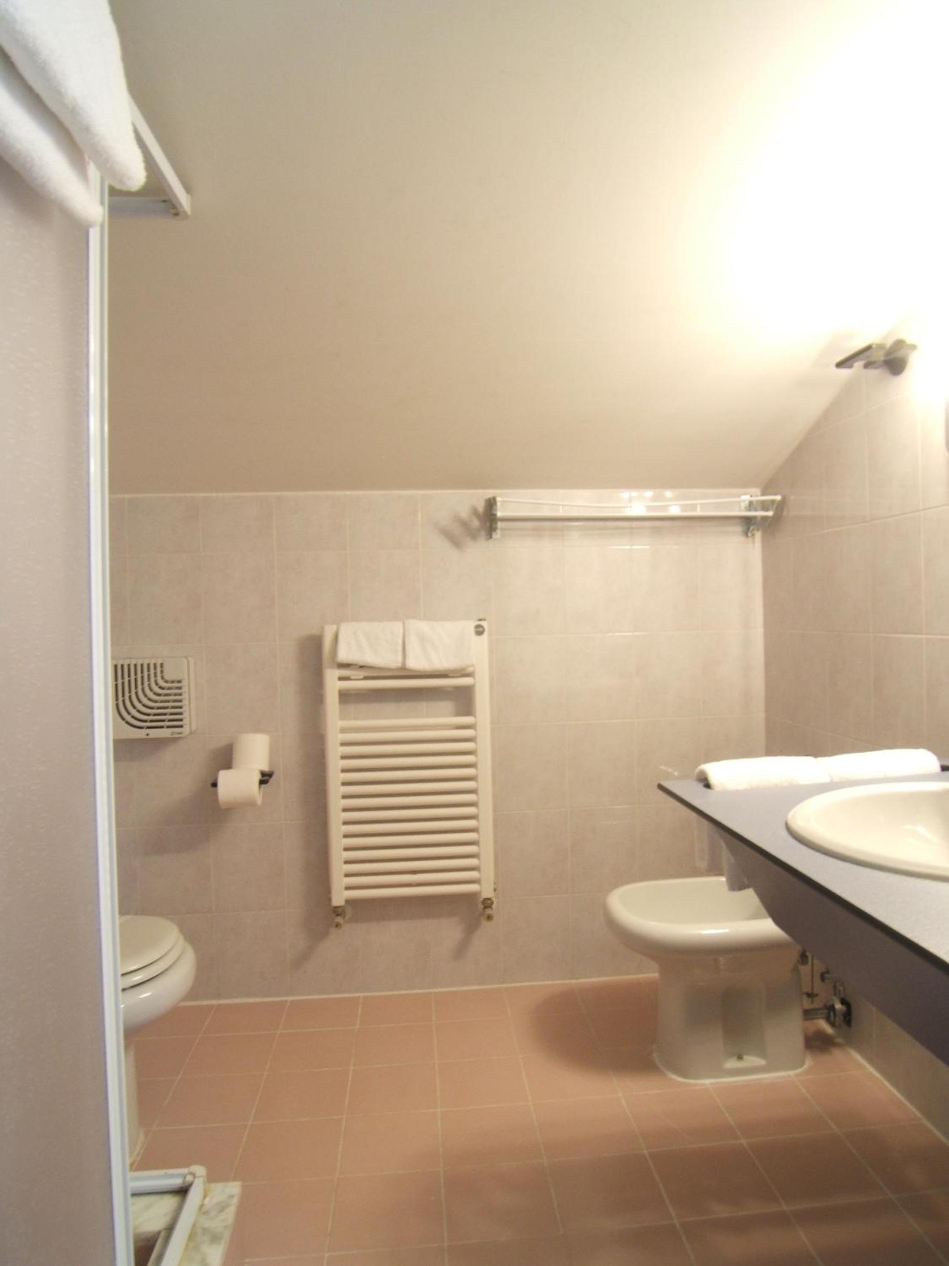 Small Double Room - Attic - Photo 7