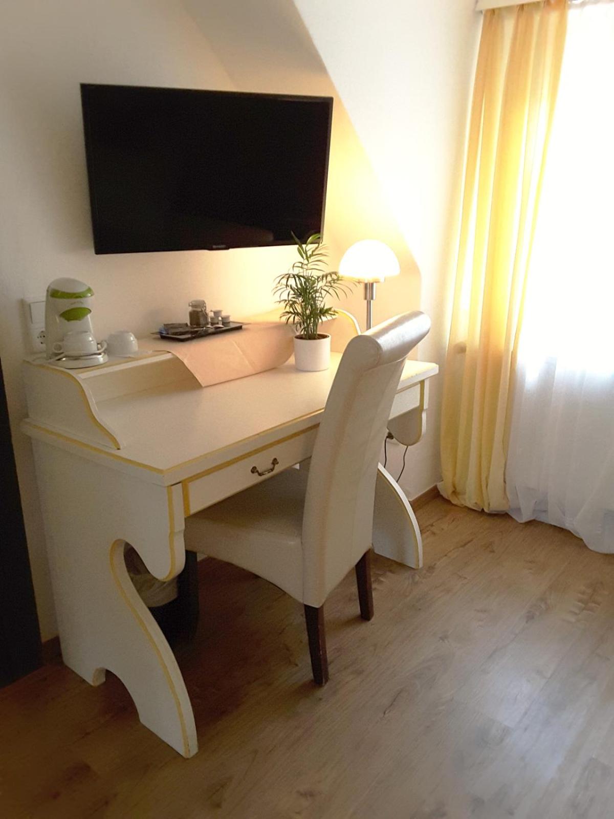 Double Room - Photo 5