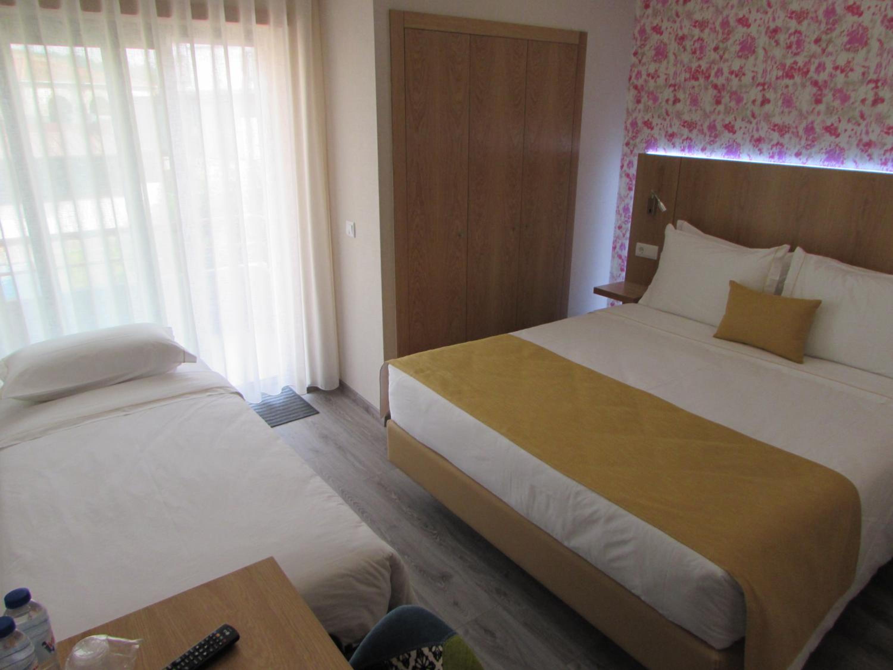 Double Room (2 Adults + 1 Child)